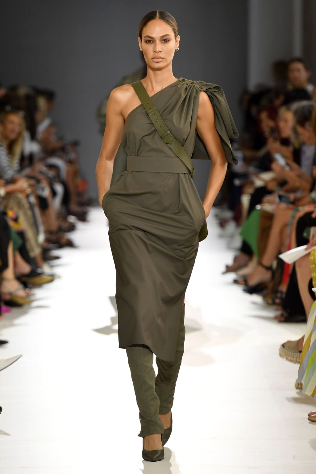Fashion Week Milan Spring/Summer 2019 look 16 from the Max Mara collection womenswear