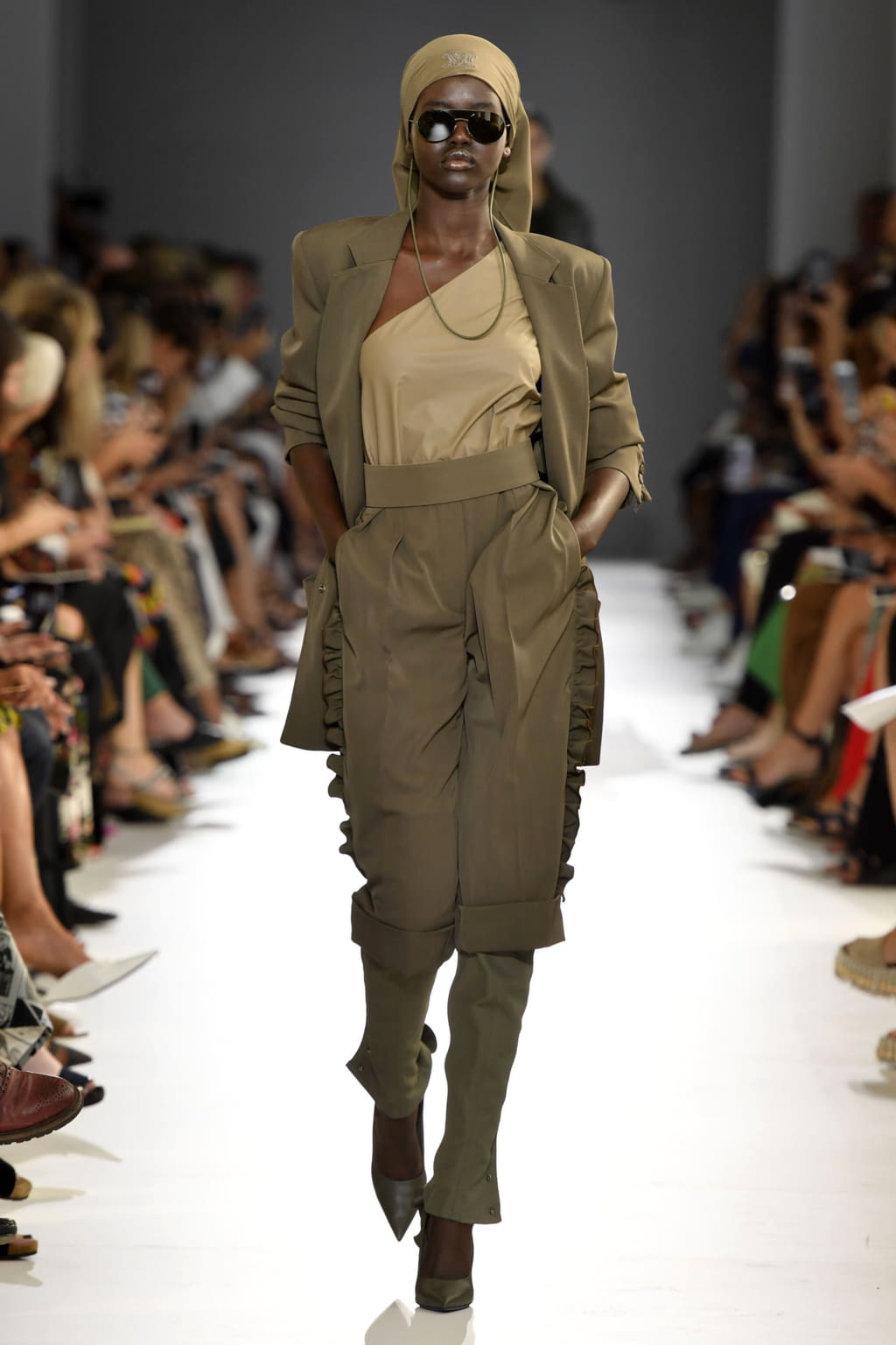 Fashion Week Milan Spring/Summer 2019 look 22 from the Max Mara collection 女装