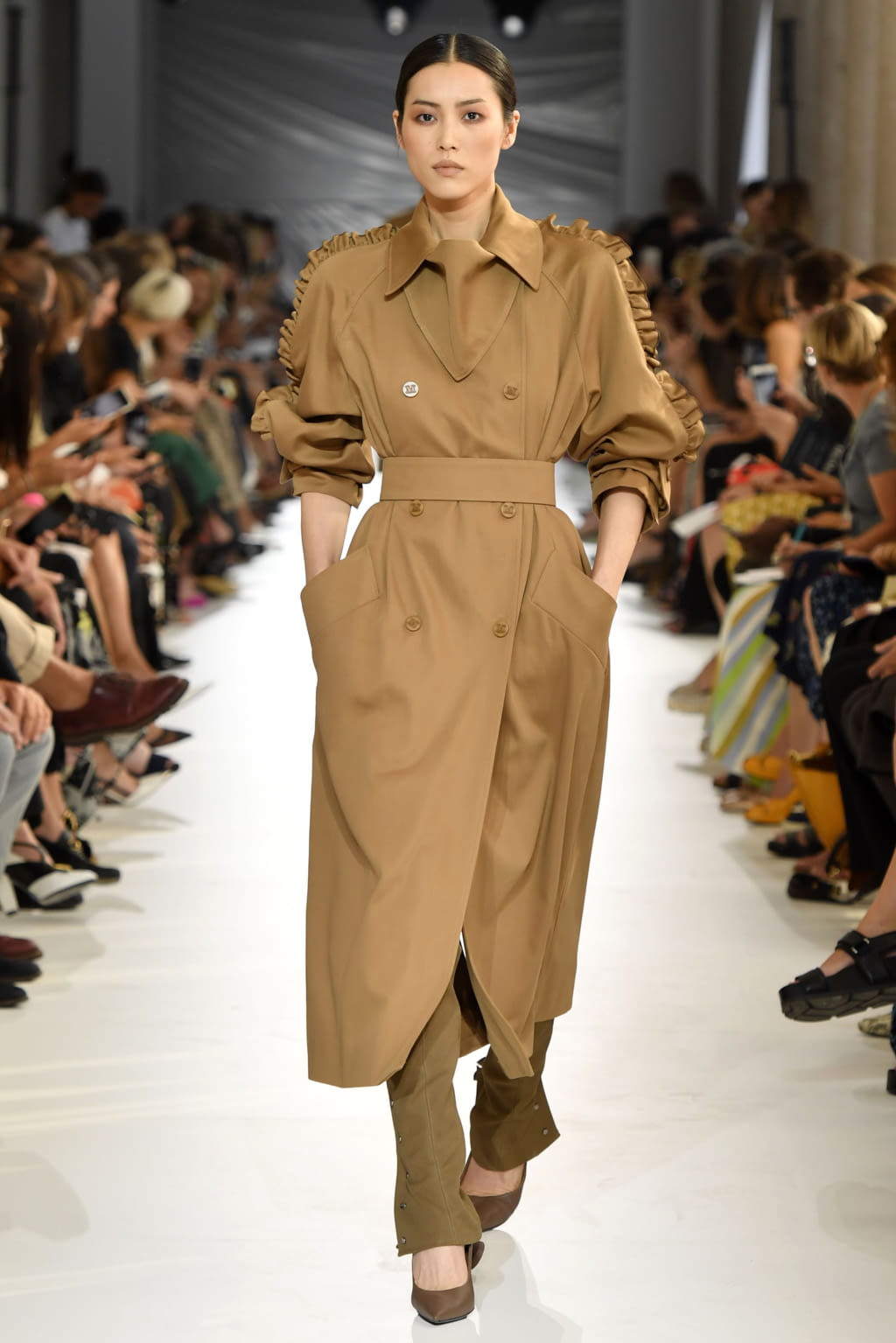 Fashion Week Milan Spring/Summer 2019 look 1 from the Max Mara collection 女装