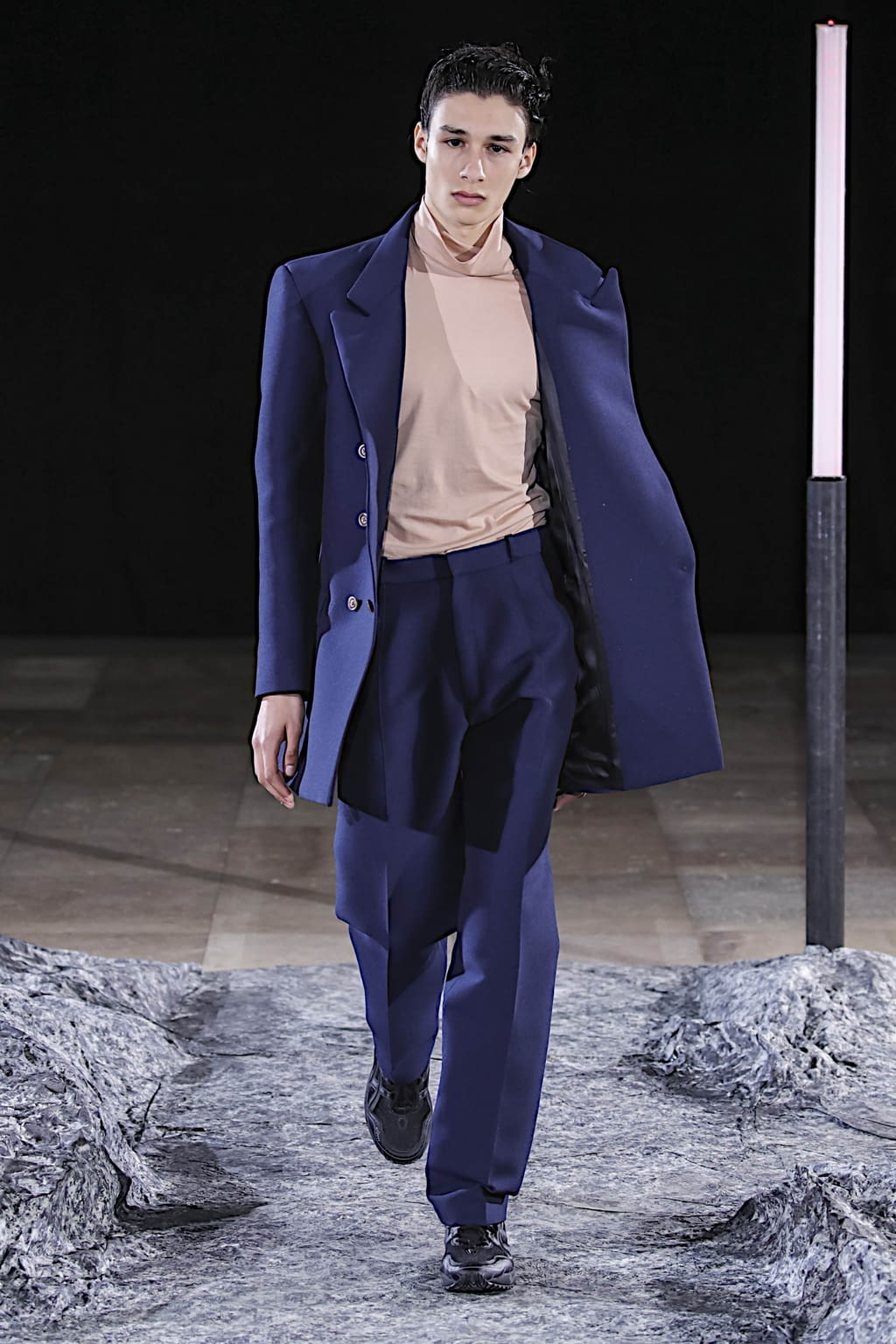 Fashion Week Paris Fall/Winter 2020 look 5 from the Mazarine collection womenswear