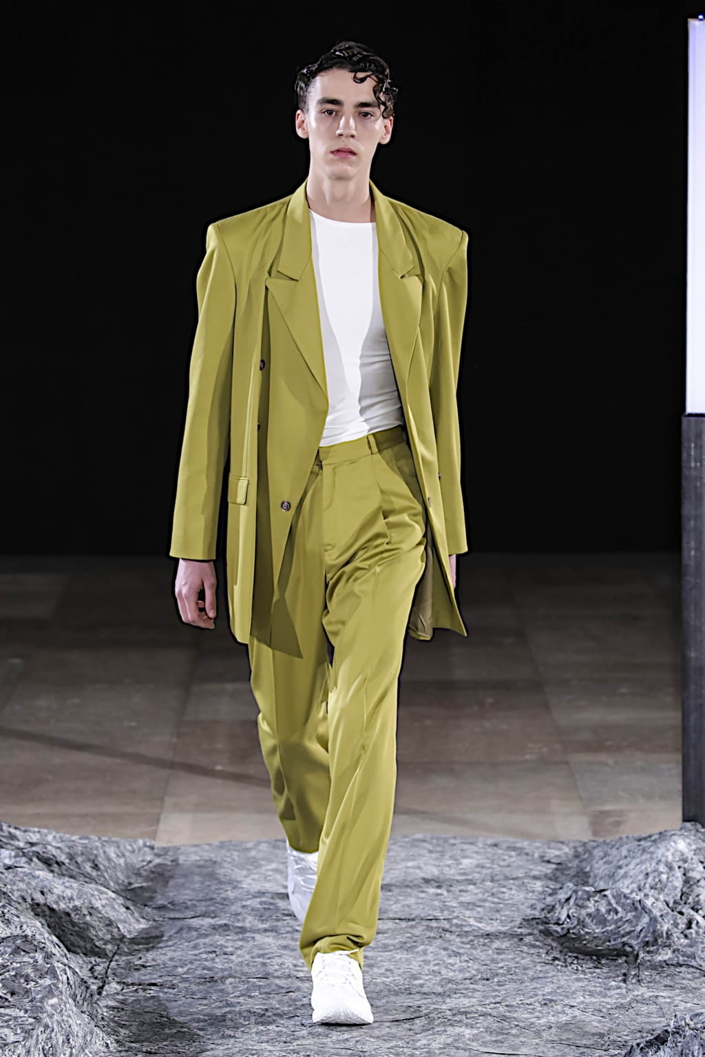 Fashion Week Paris Fall/Winter 2020 look 11 de la collection Mazarine womenswear