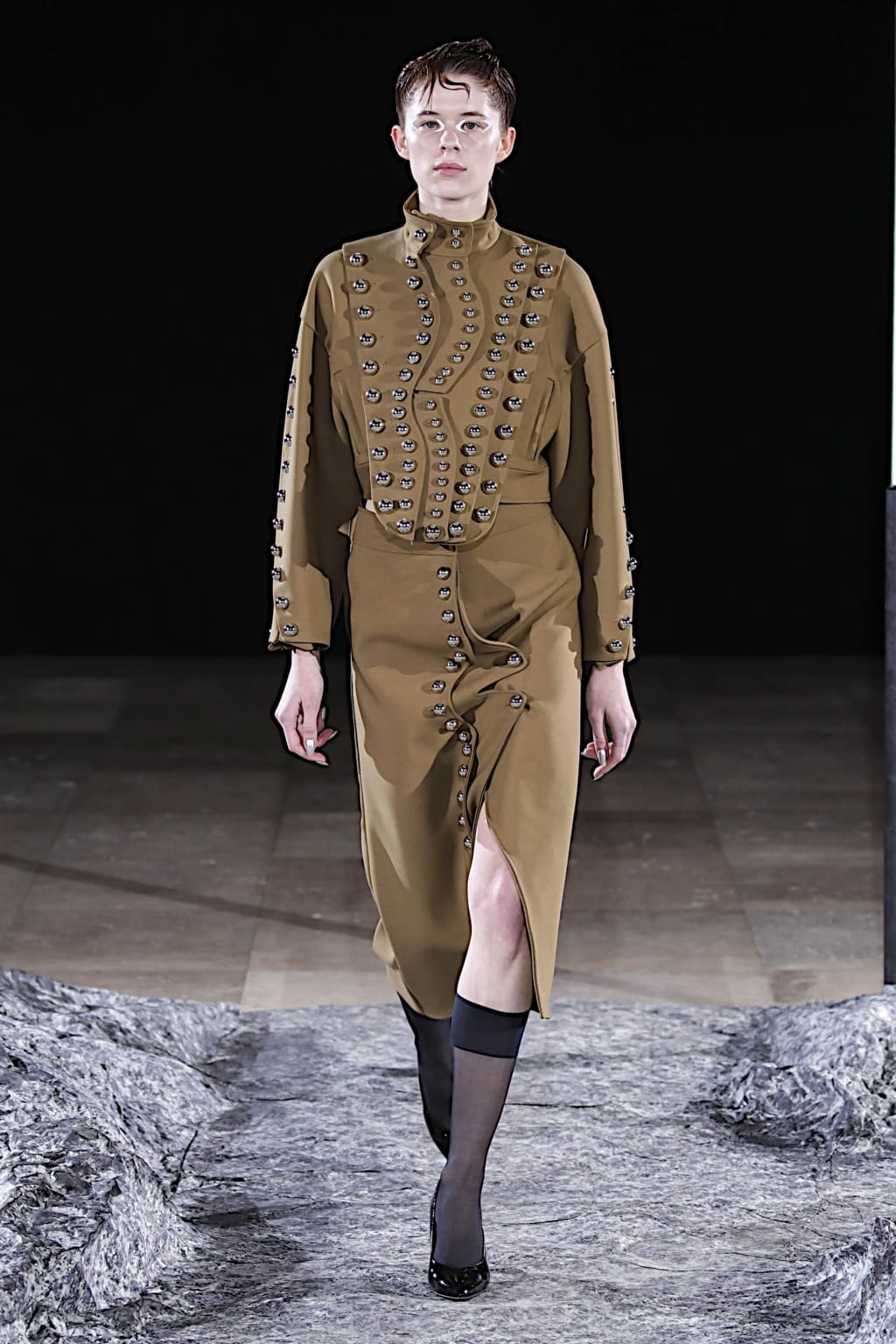 Fashion Week Paris Fall/Winter 2020 look 23 from the Mazarine collection womenswear