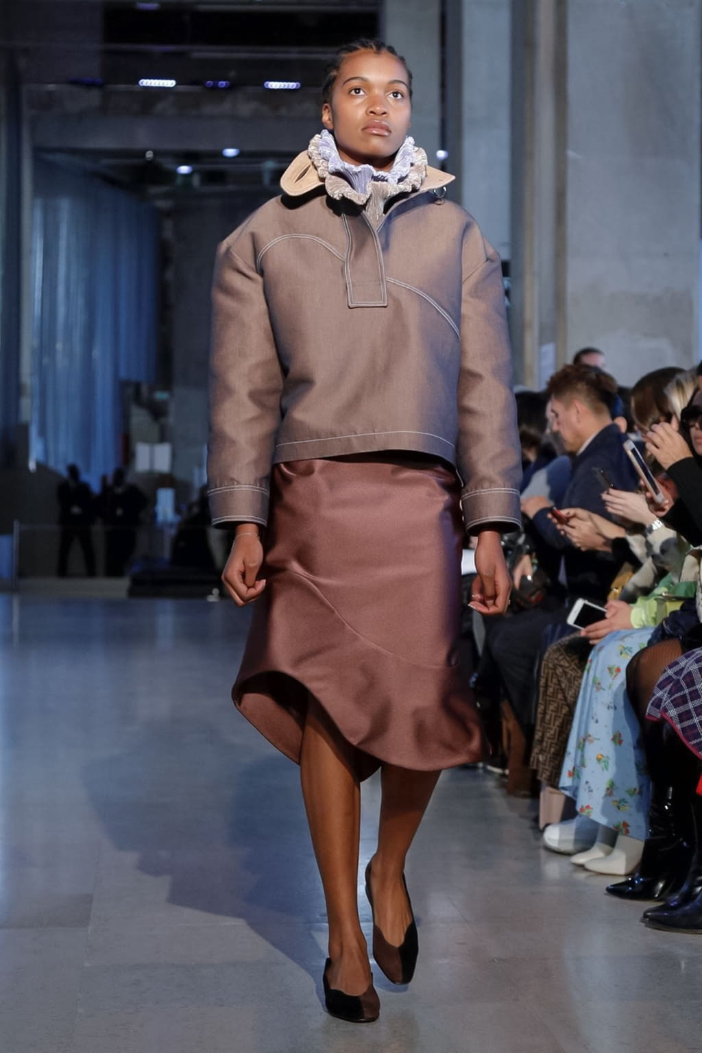 Fashion Week Paris Fall/Winter 2019 look 2 from the Mazarine collection womenswear
