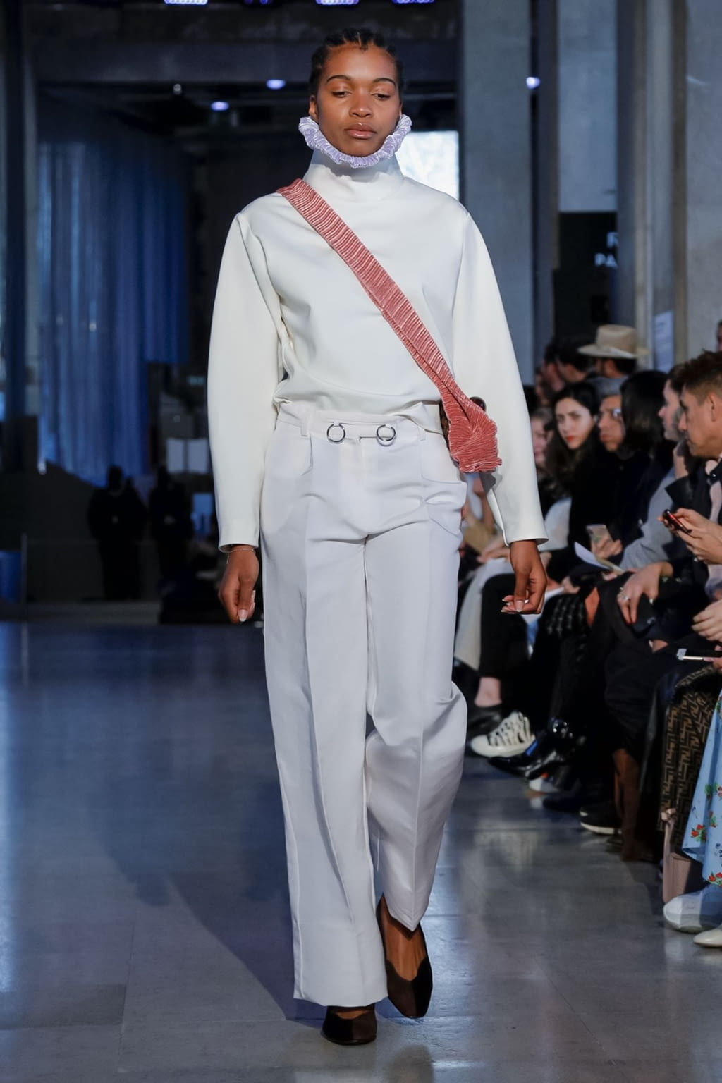 Fashion Week Paris Fall/Winter 2019 look 20 from the Mazarine collection womenswear