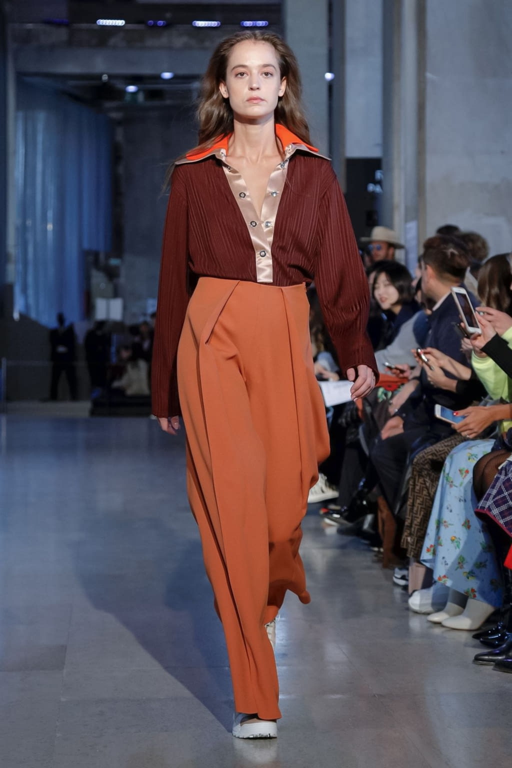 Fashion Week Paris Fall/Winter 2019 look 8 from the Mazarine collection womenswear