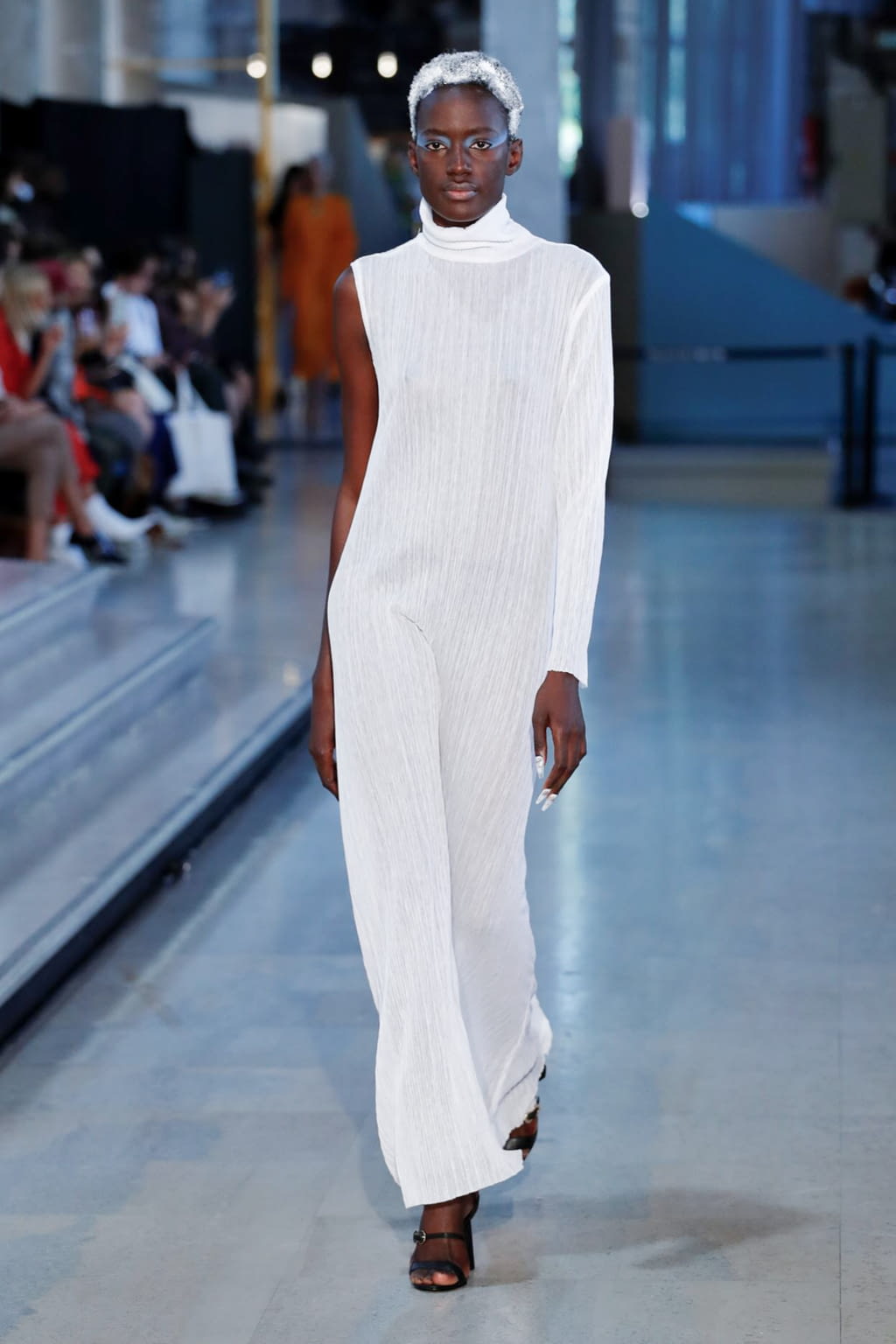 Fashion Week Paris Spring/Summer 2020 look 2 from the Mazarine collection womenswear