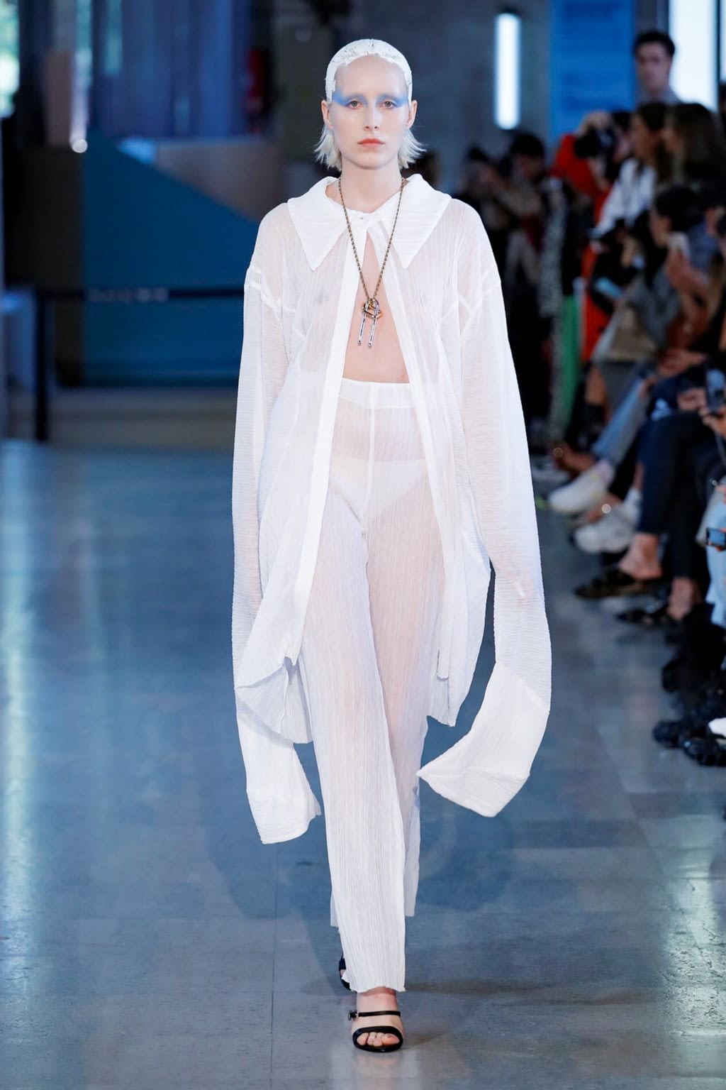 Fashion Week Paris Spring/Summer 2020 look 5 from the Mazarine collection womenswear