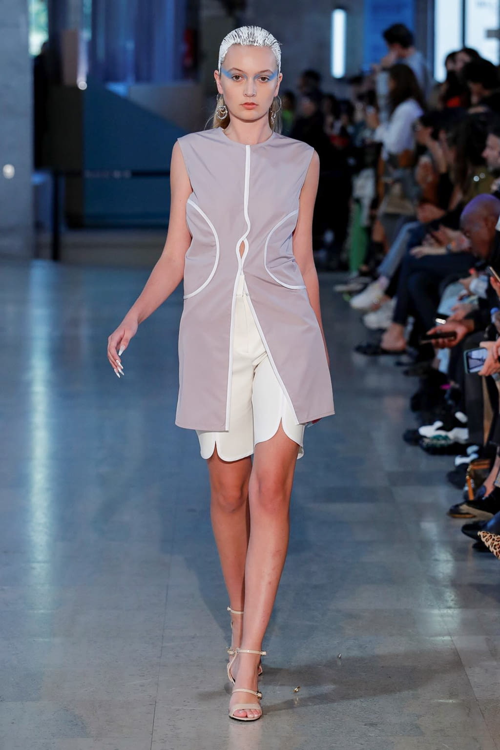 Fashion Week Paris Spring/Summer 2020 look 17 de la collection Mazarine womenswear