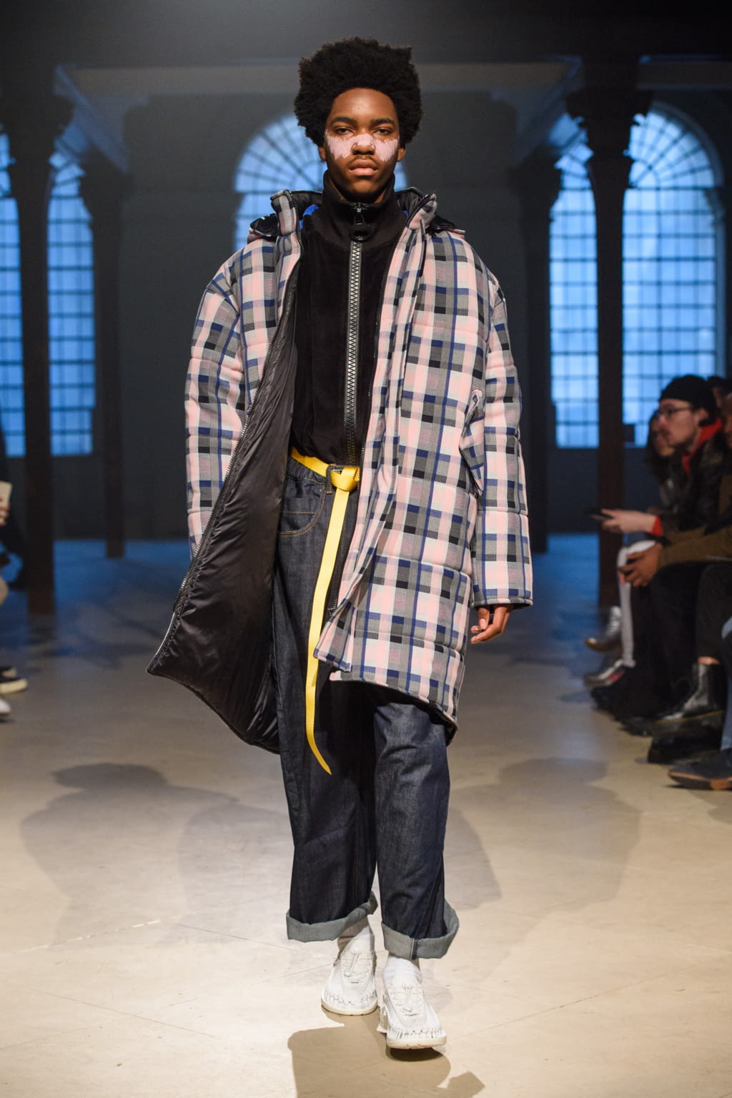Fashion Week London Fall/Winter 2018 look 13 from the Tourne de Transmission collection 男装