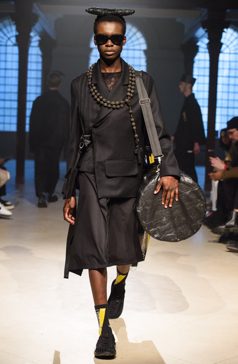 Fashion Week London Fall/Winter 2018 look 20 from the Tourne de Transmission collection 男装