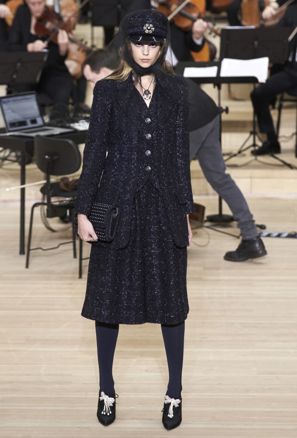 Fashion Week Paris Pre-Fall 2018 look 18 from the Chanel collection 女装