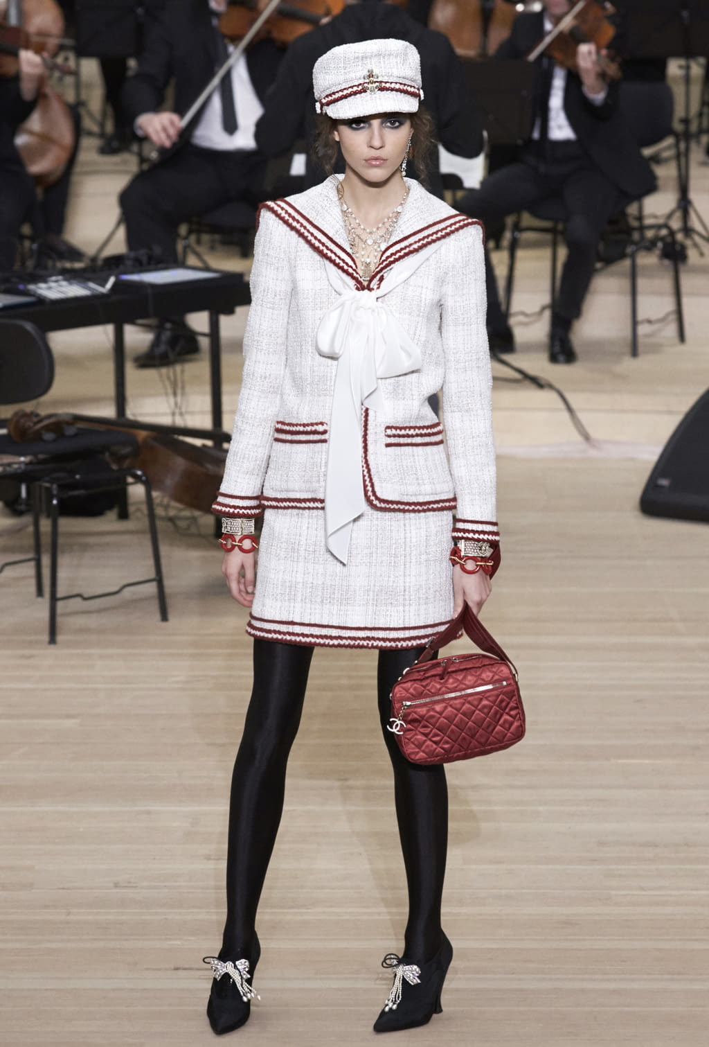 Fashion Week Paris Pre-Fall 2018 look 20 from the Chanel collection womenswear