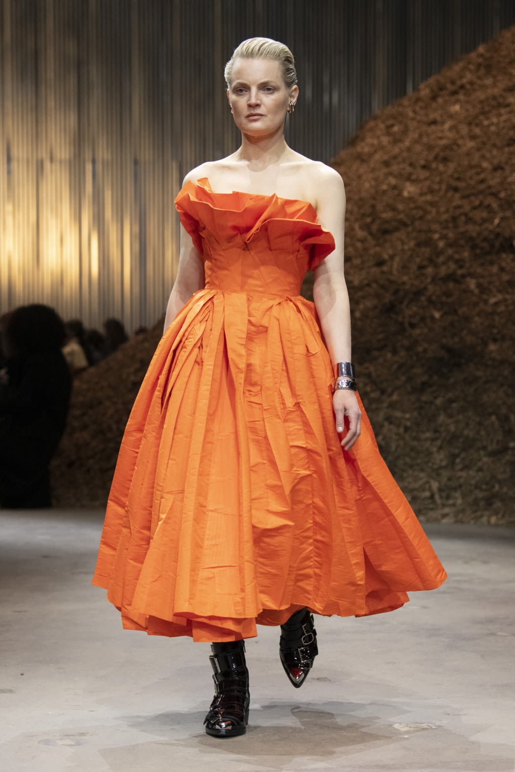 Fashion Week New York Fall/Winter 2022 look 22 de la collection Alexander McQueen womenswear