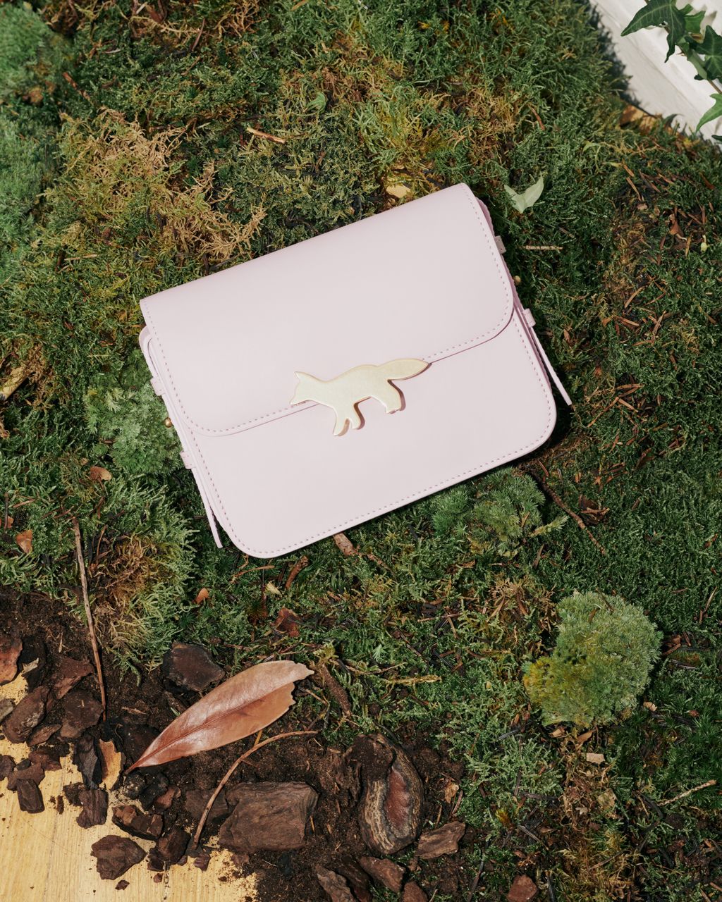 Fashion Week Paris Fall/Winter 2026 look 16 from the Maison Kitsuné collection 女装