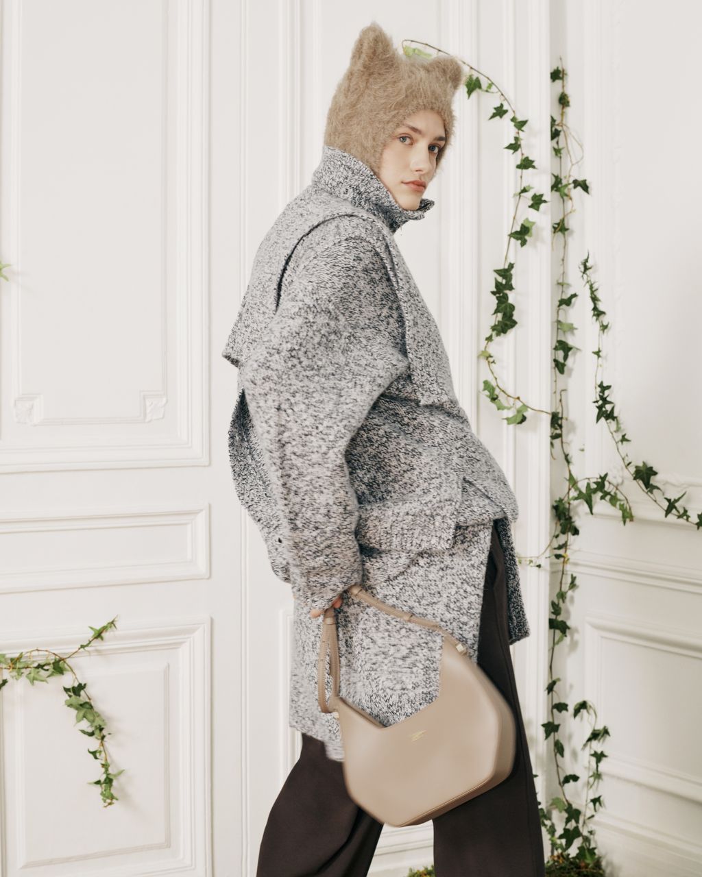 Fashion Week Paris Fall/Winter 2026 look 20 de la collection Maison Kitsuné womenswear