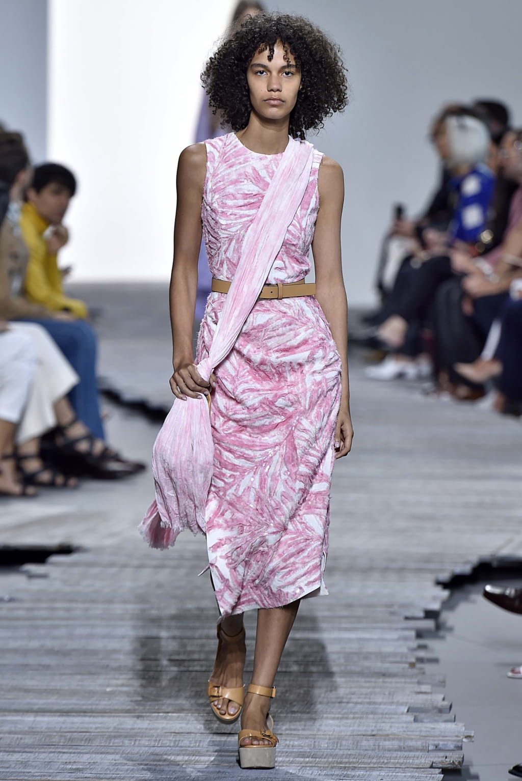 Fashion Week New York Spring/Summer 2018 look 15 from the Michael Kors Collection collection womenswear