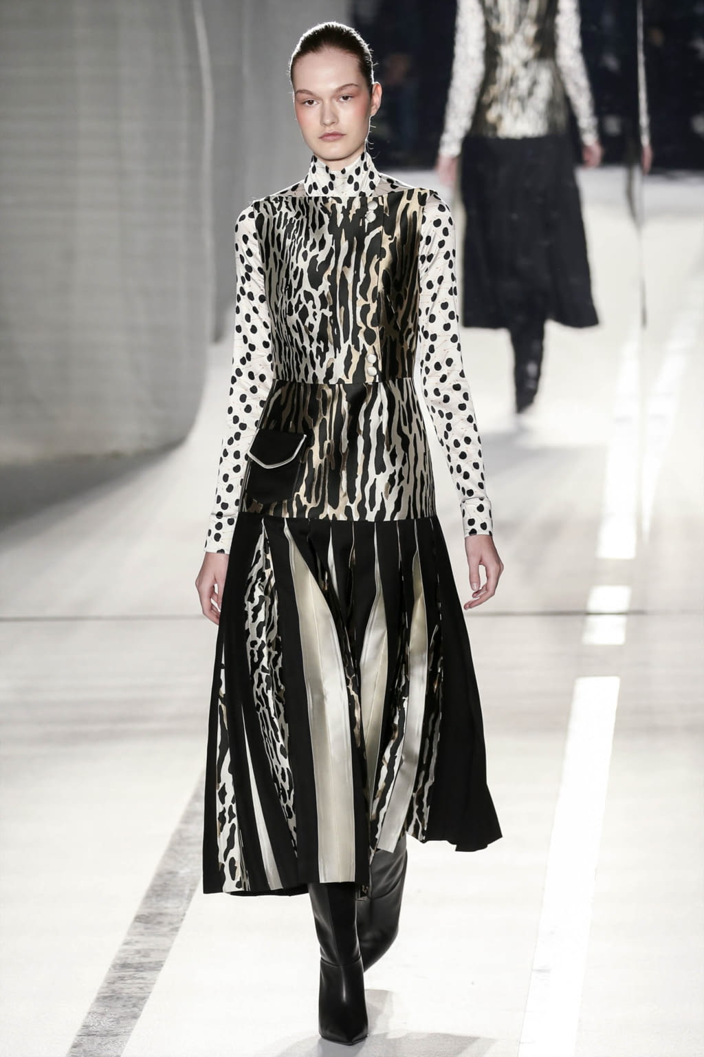 Fashion Week Milan Fall/Winter 2017 look 10 de la collection Mila Schön womenswear