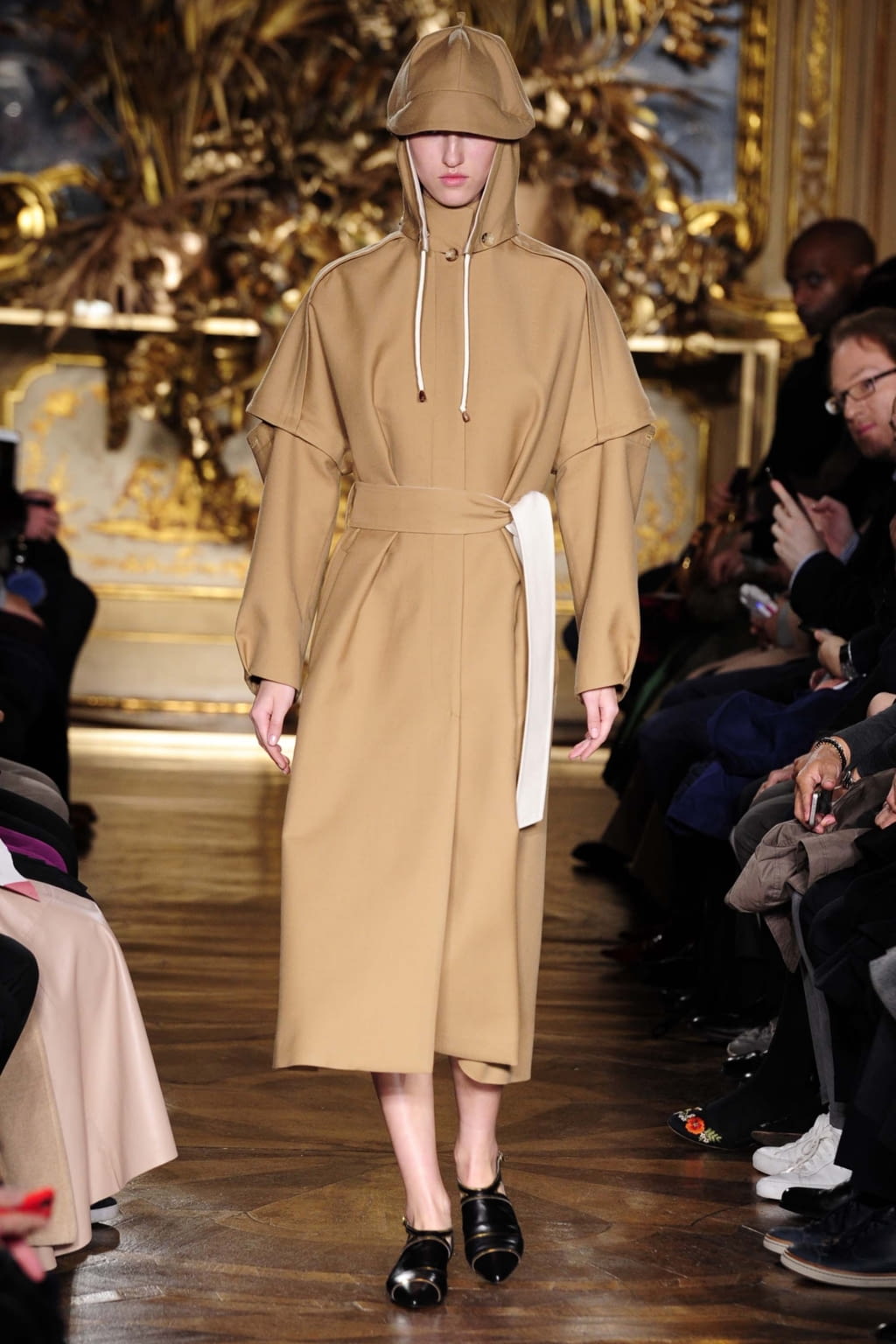 Fashion Week Milan Fall/Winter 2018 look 21 de la collection Mila Schön womenswear