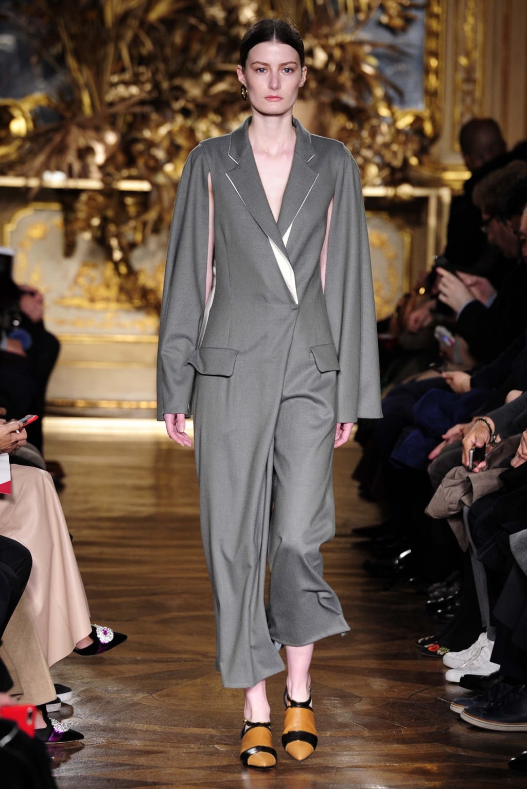 Fashion Week Milan Fall/Winter 2018 look 26 de la collection Mila Schön womenswear