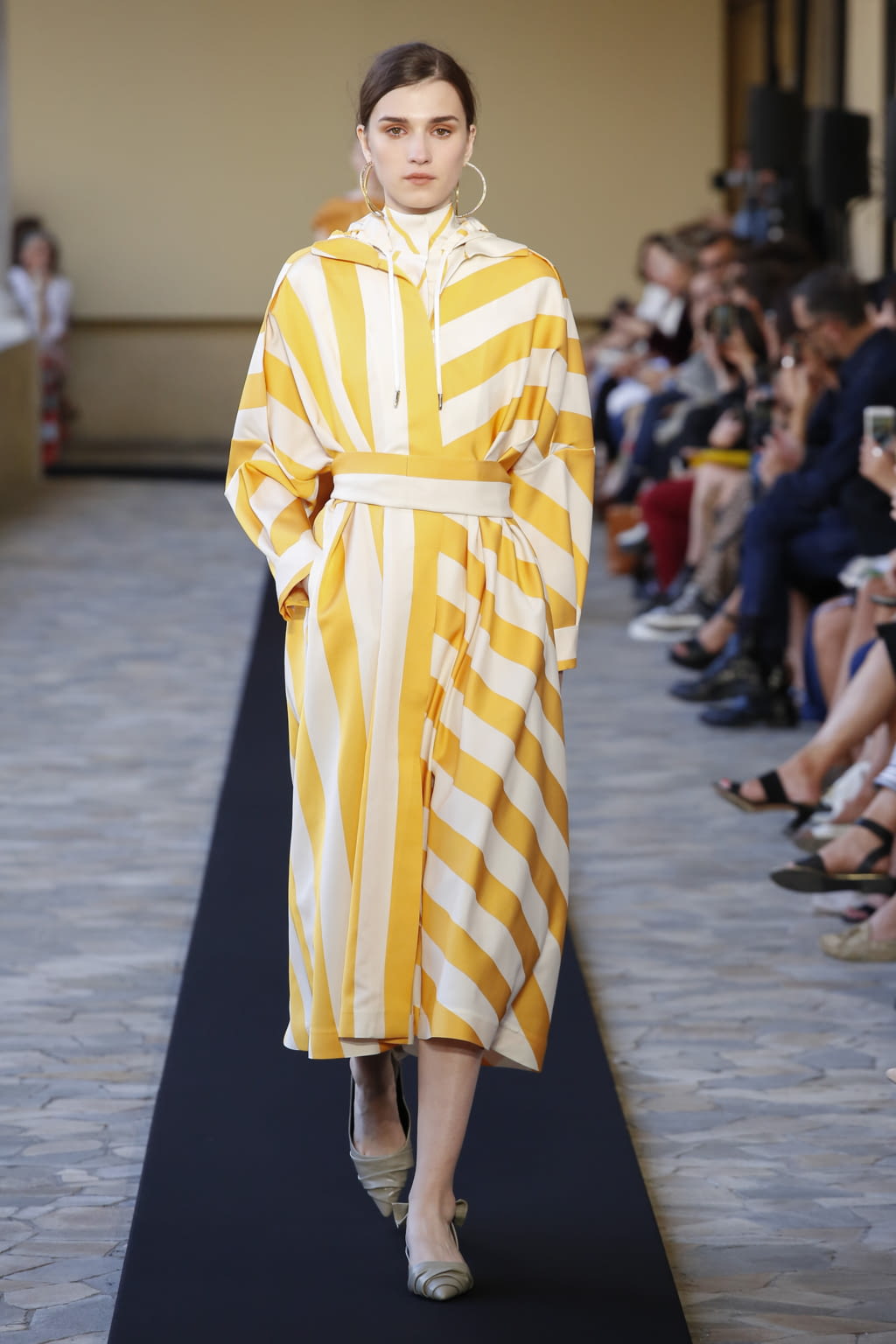 Fashion Week Milan Spring/Summer 2018 look 33 from the Mila Schön collection womenswear
