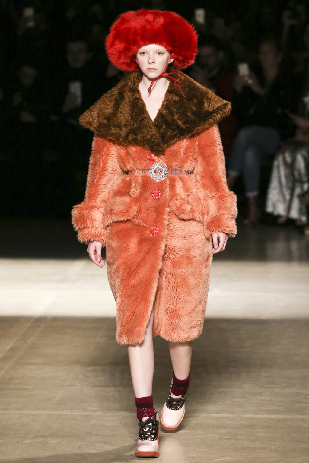 Fashion Week Paris Fall/Winter 2017 look 1 from the Miu Miu collection 女装