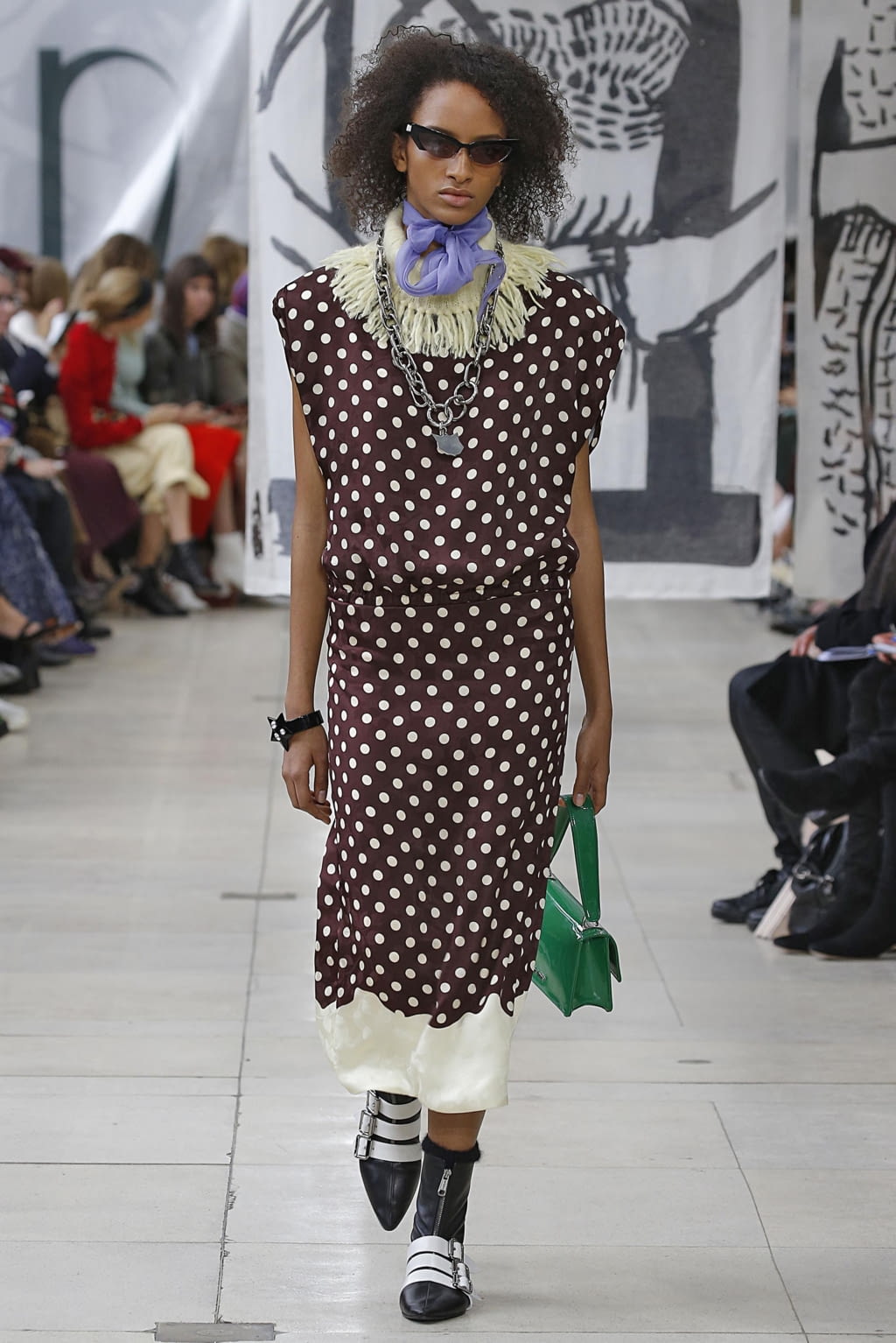 Fashion Week Paris Fall/Winter 2018 look 25 from the Miu Miu collection womenswear