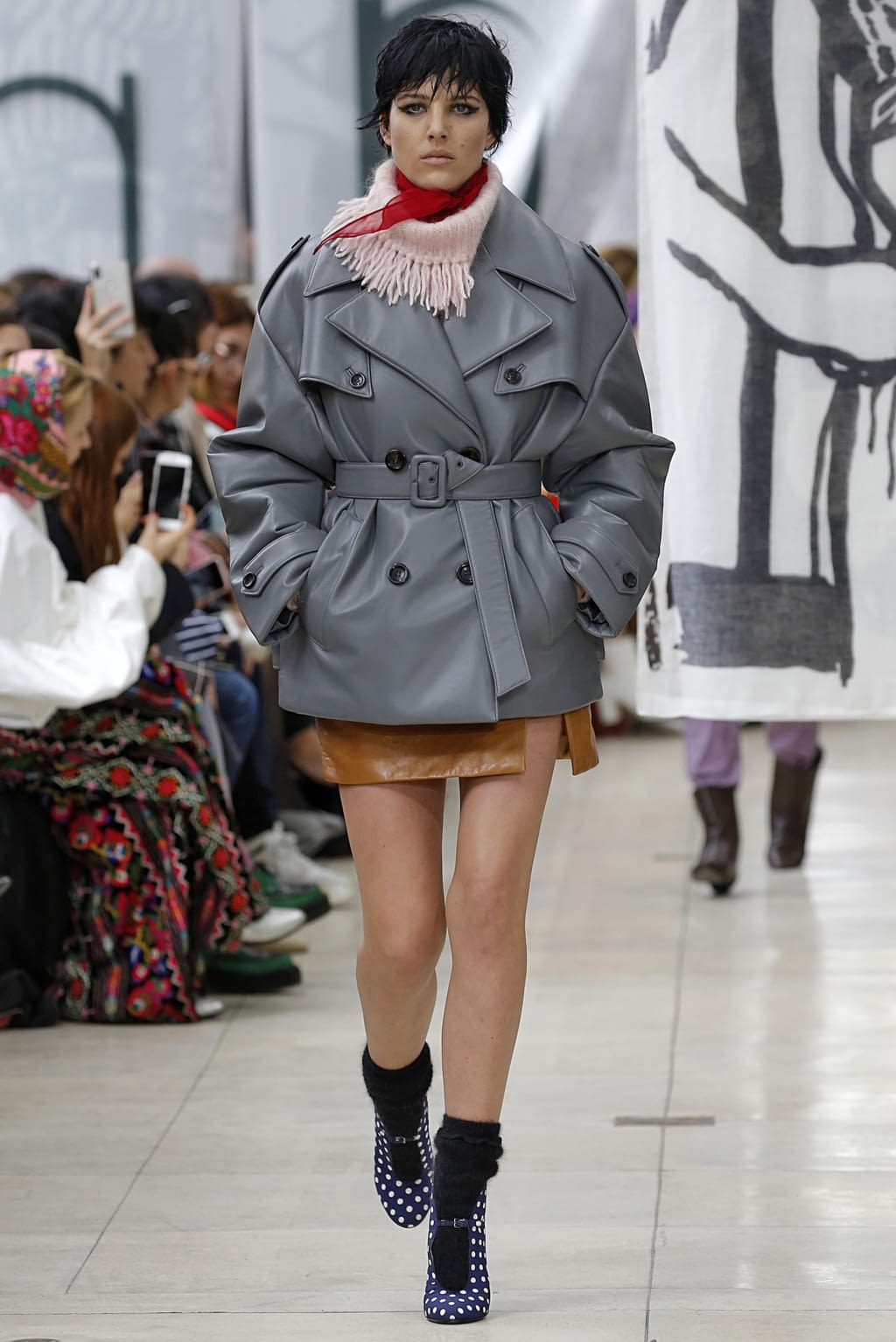 Fashion Week Paris Fall/Winter 2018 look 27 from the Miu Miu collection 女装