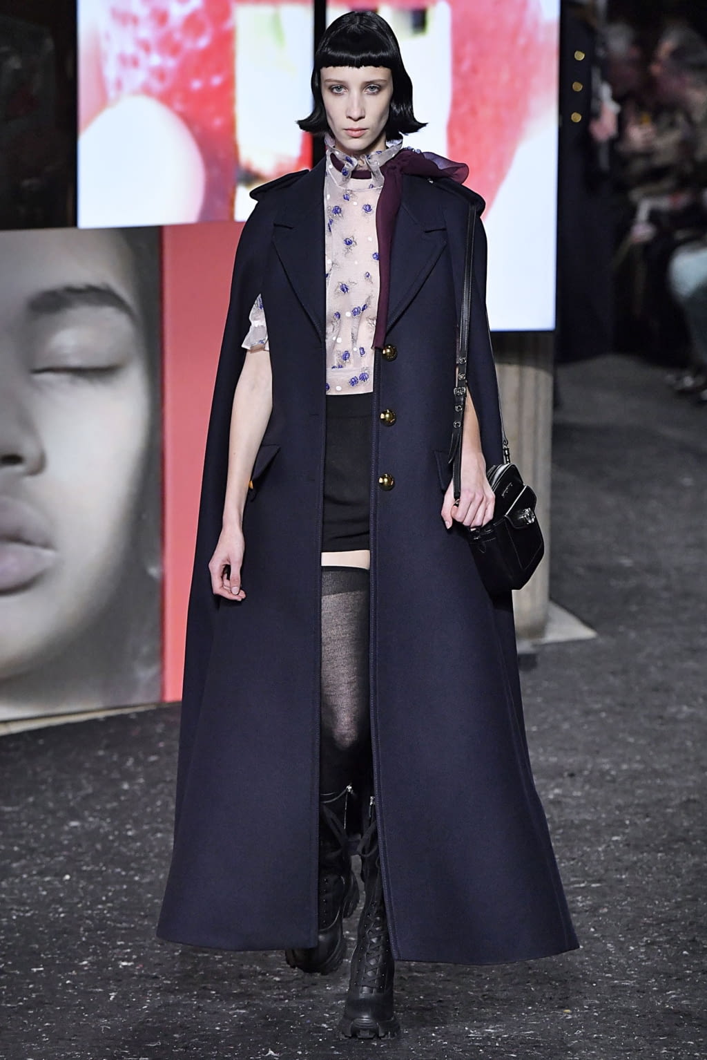 Fashion Week Paris Fall/Winter 2019 look 1 de la collection Miu Miu womenswear