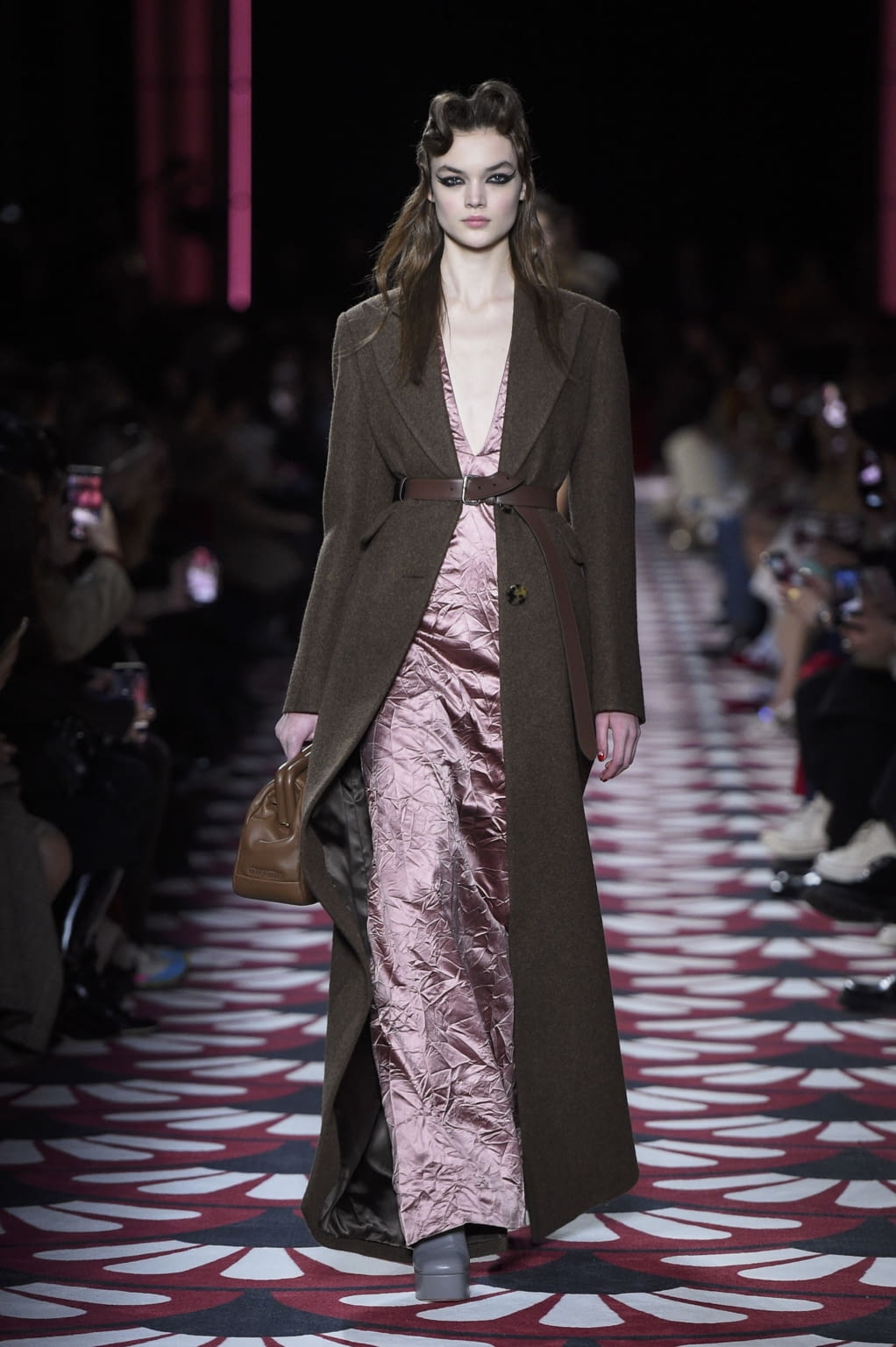 Fashion Week Paris Fall/Winter 2020 look 5 from the Miu Miu collection 女装