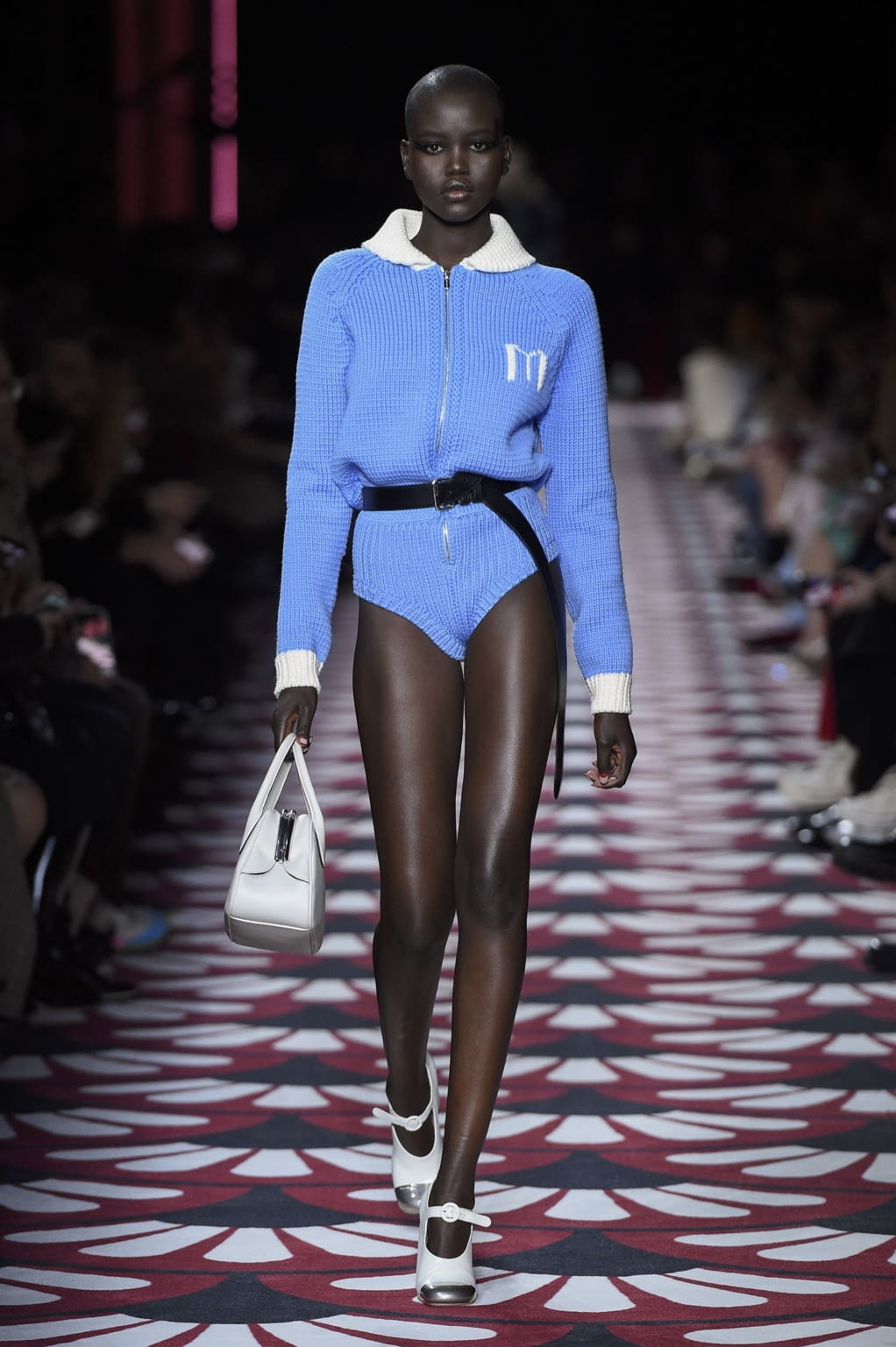 Fashion Week Paris Fall/Winter 2020 look 15 from the Miu Miu collection 女装