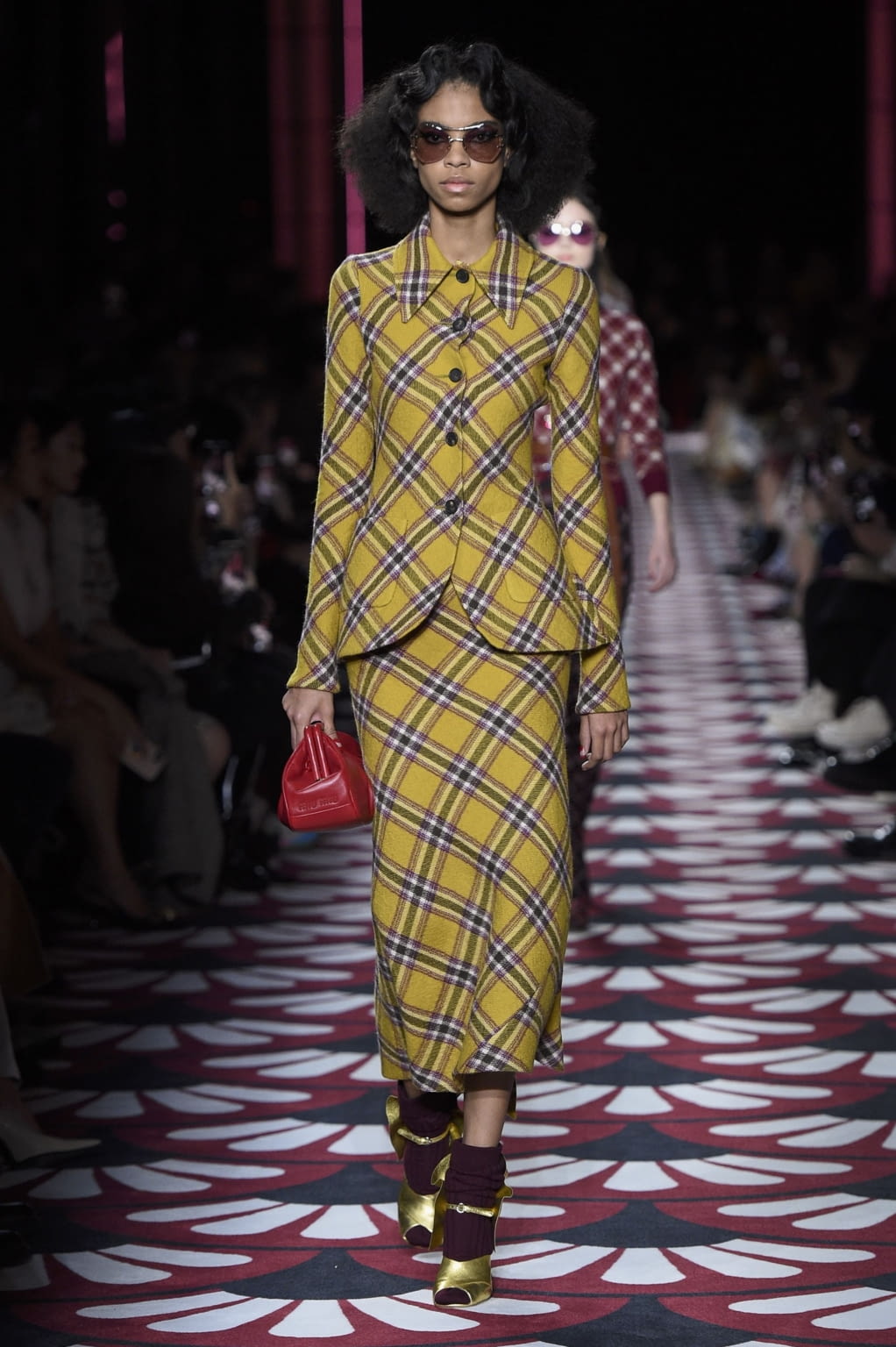 Fashion Week Paris Fall/Winter 2020 look 32 from the Miu Miu collection 女装