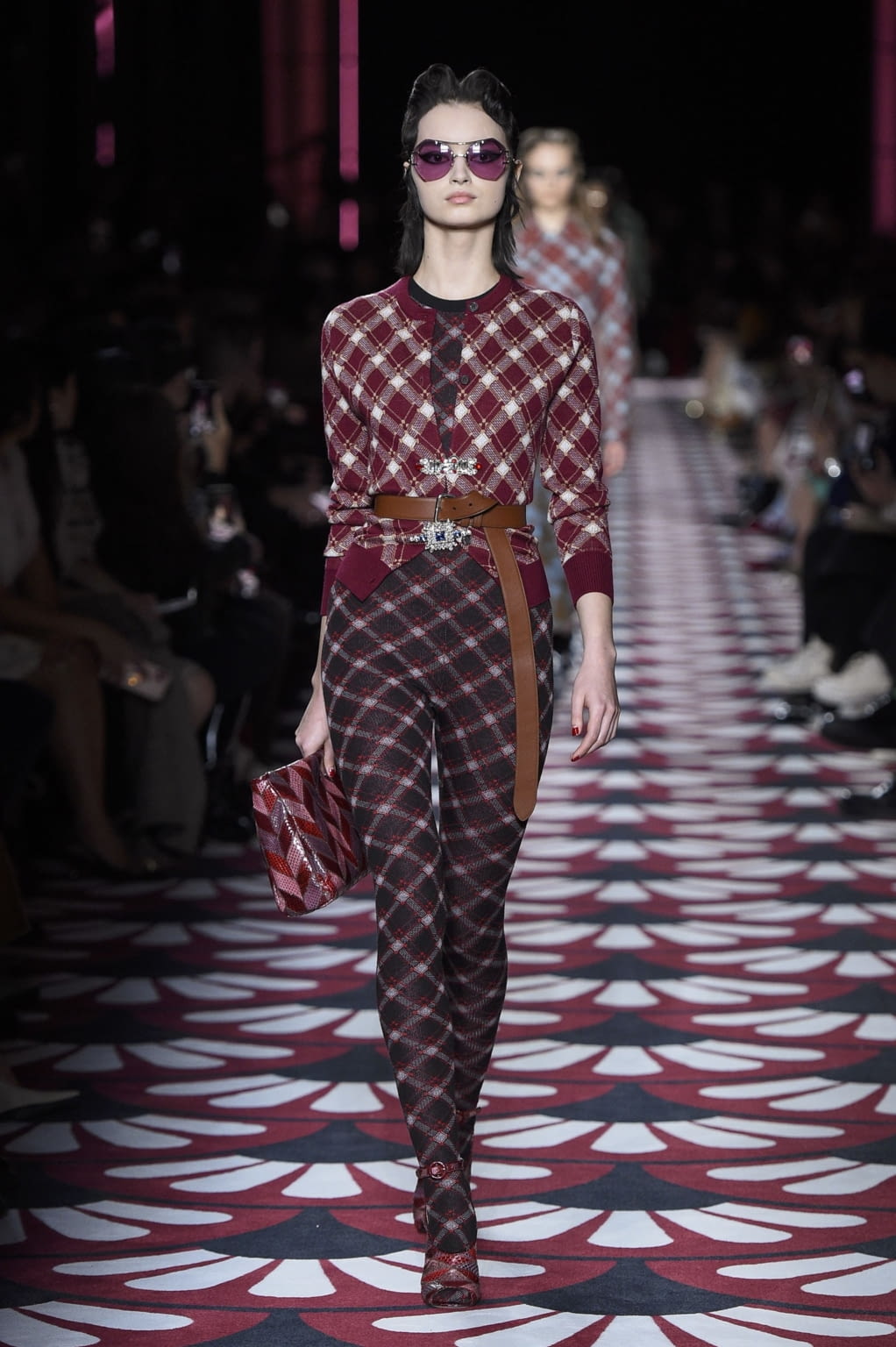 Fashion Week Paris Fall/Winter 2020 look 33 from the Miu Miu collection 女装