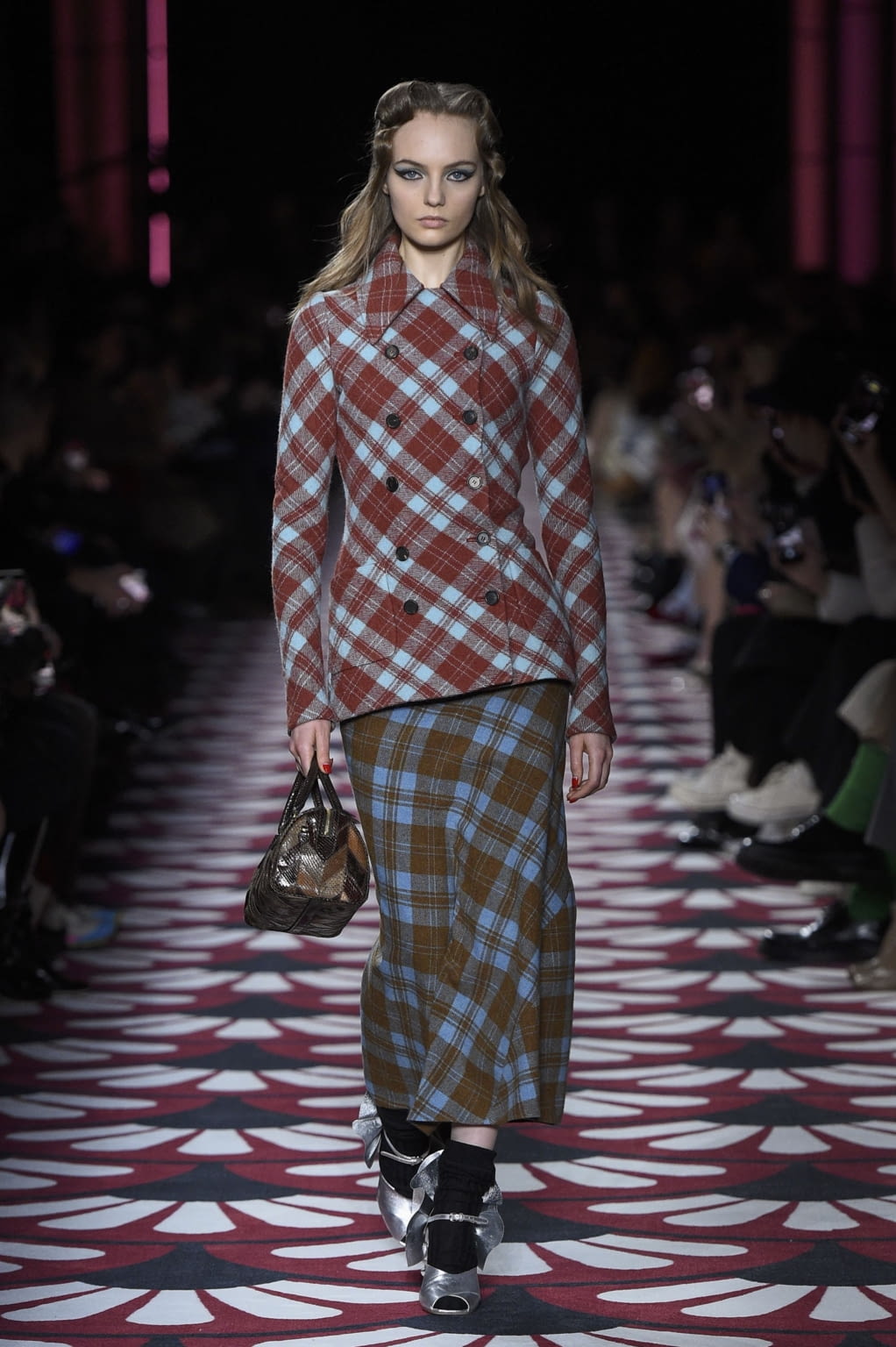 Fashion Week Paris Fall/Winter 2020 look 34 from the Miu Miu collection 女装