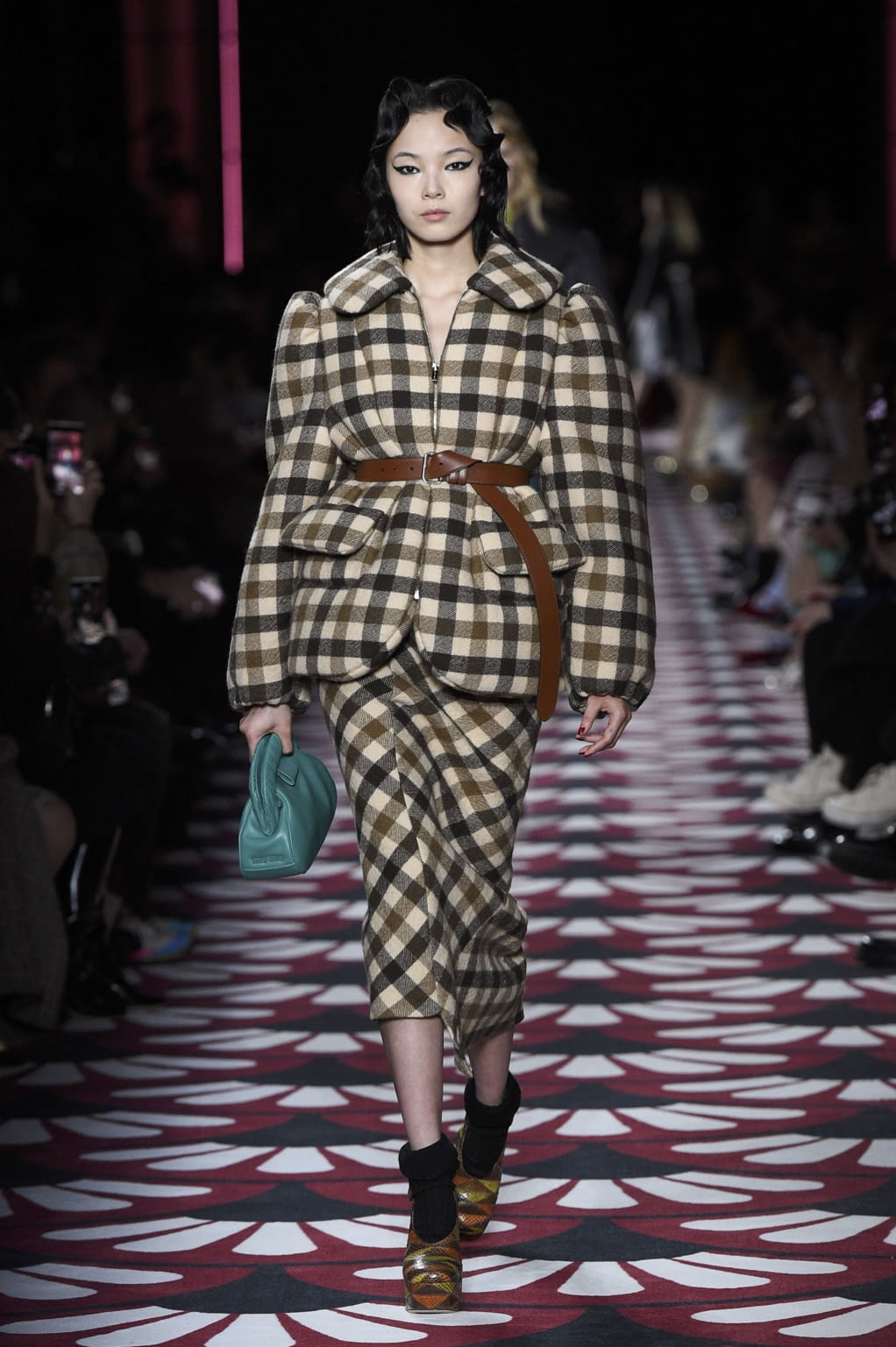 Fashion Week Paris Fall/Winter 2020 look 37 from the Miu Miu collection 女装