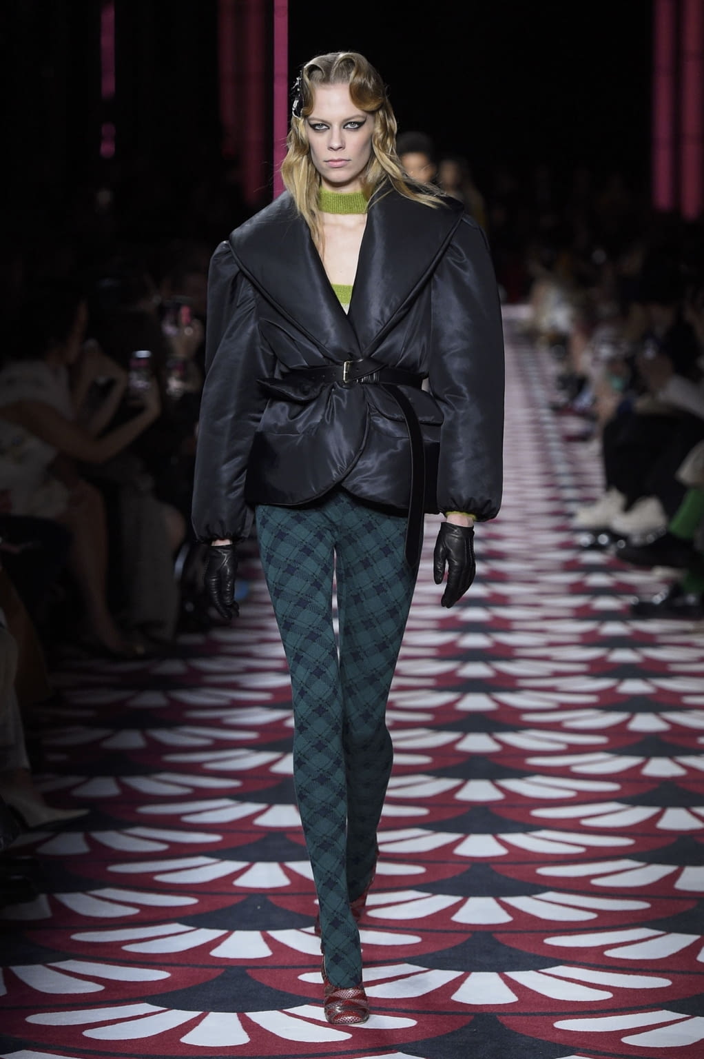 Fashion Week Paris Fall/Winter 2020 look 38 from the Miu Miu collection 女装