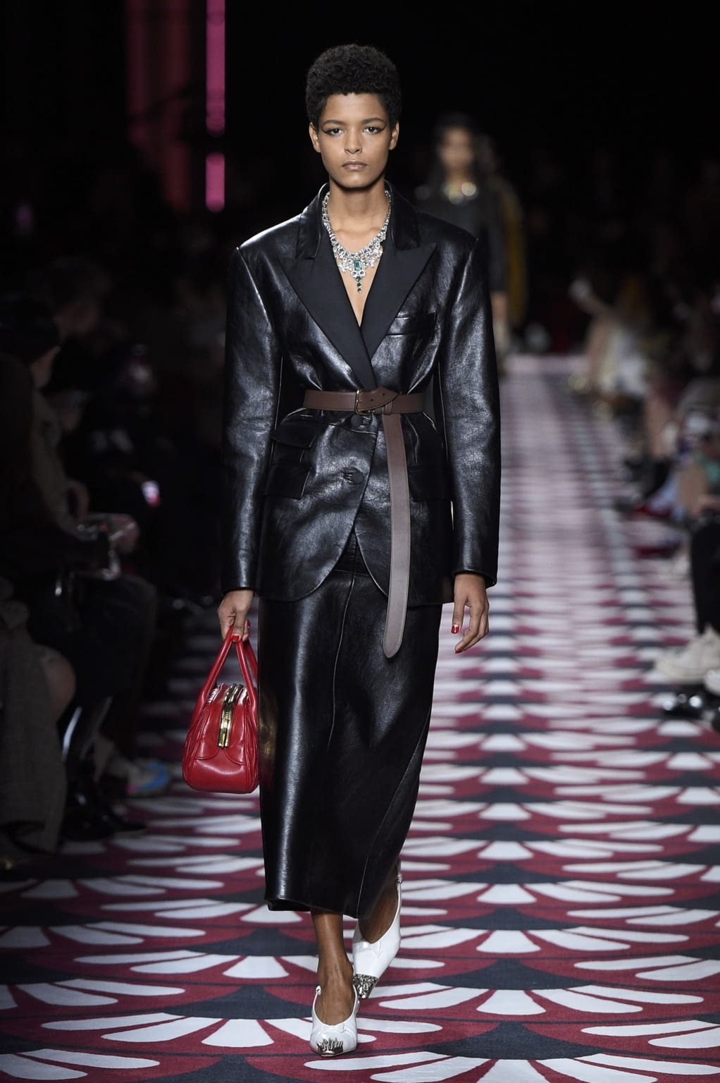 Fashion Week Paris Fall/Winter 2020 look 39 from the Miu Miu collection 女装