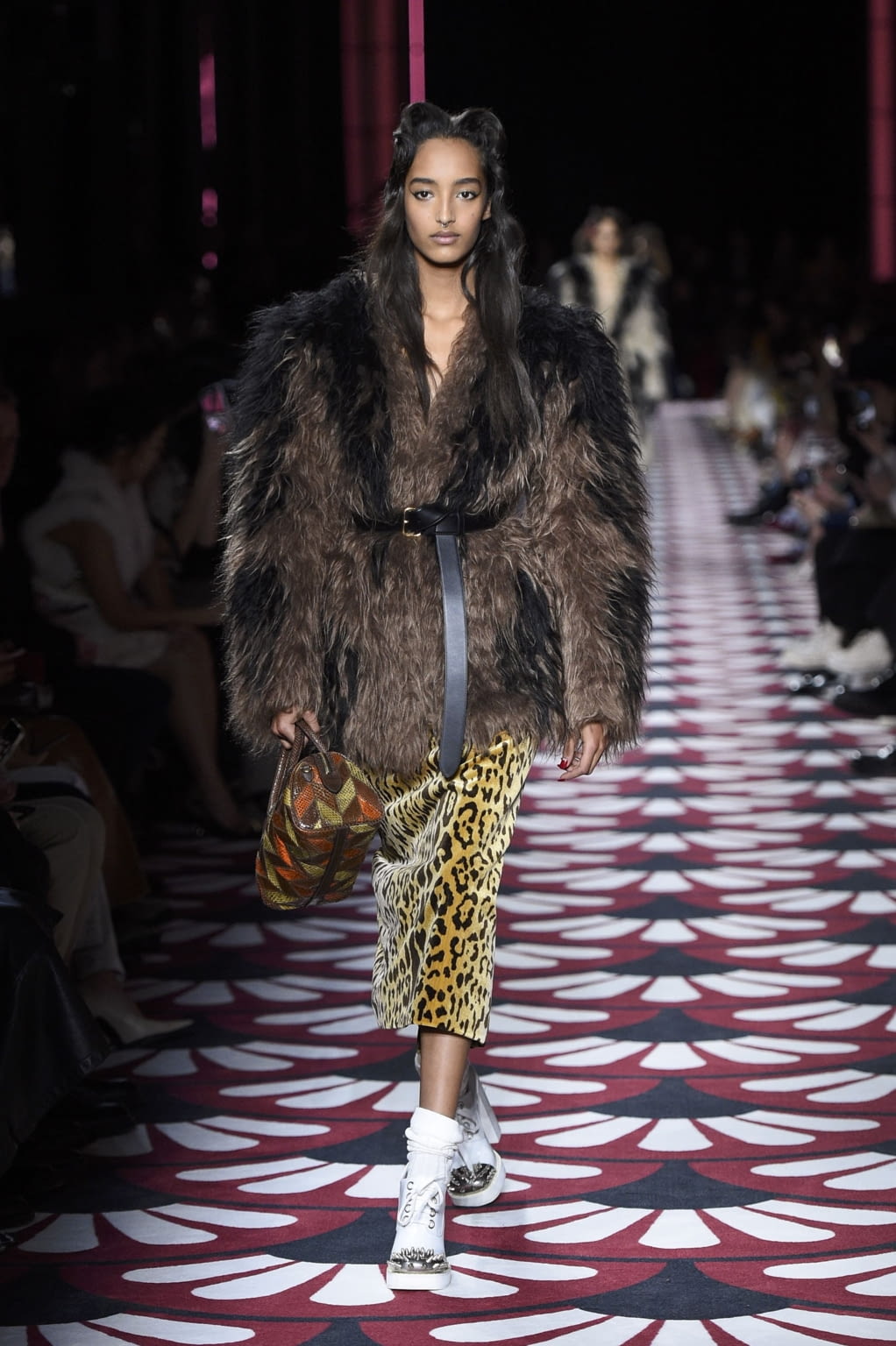 Fashion Week Paris Fall/Winter 2020 look 45 from the Miu Miu collection 女装