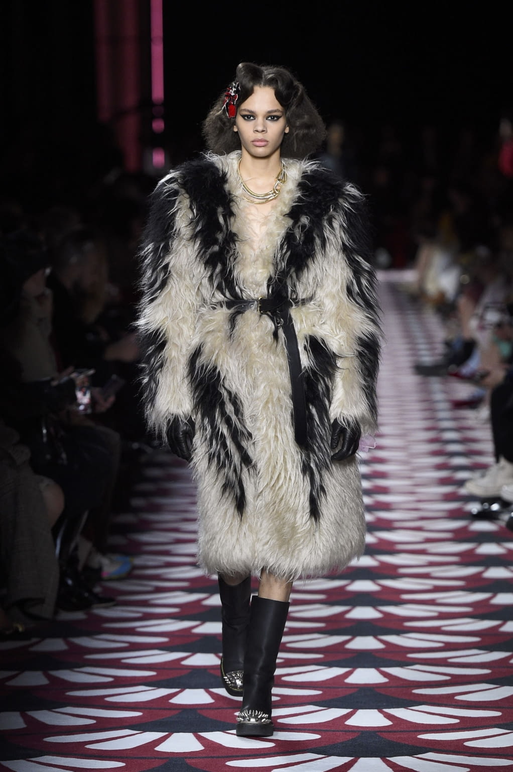 Fashion Week Paris Fall/Winter 2020 look 46 from the Miu Miu collection 女装
