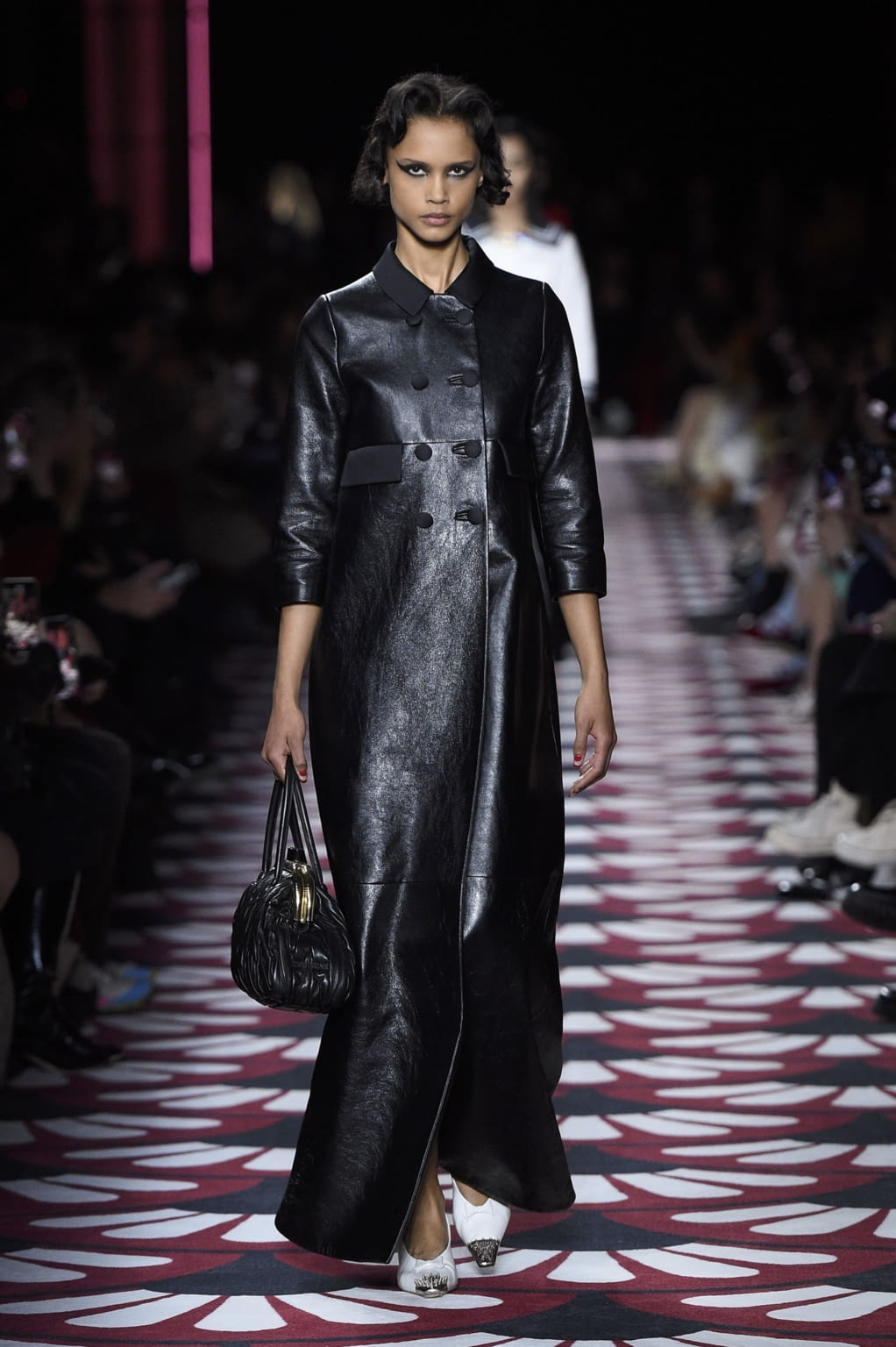 Fashion Week Paris Fall/Winter 2020 look 47 from the Miu Miu collection 女装
