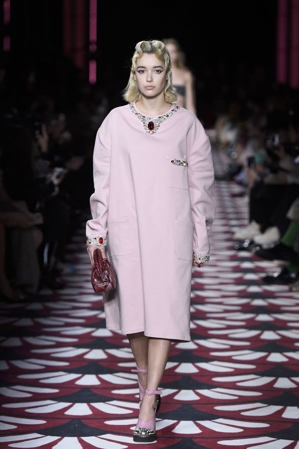 Fashion Week Paris Fall/Winter 2020 look 57 from the Miu Miu collection 女装