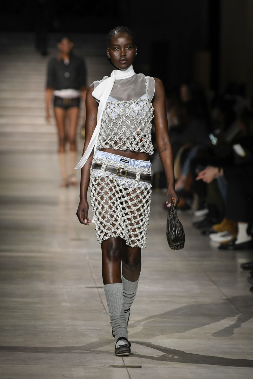 Fashion Week Paris Fall/Winter 2022 look 24 from the Miu Miu collection 女装