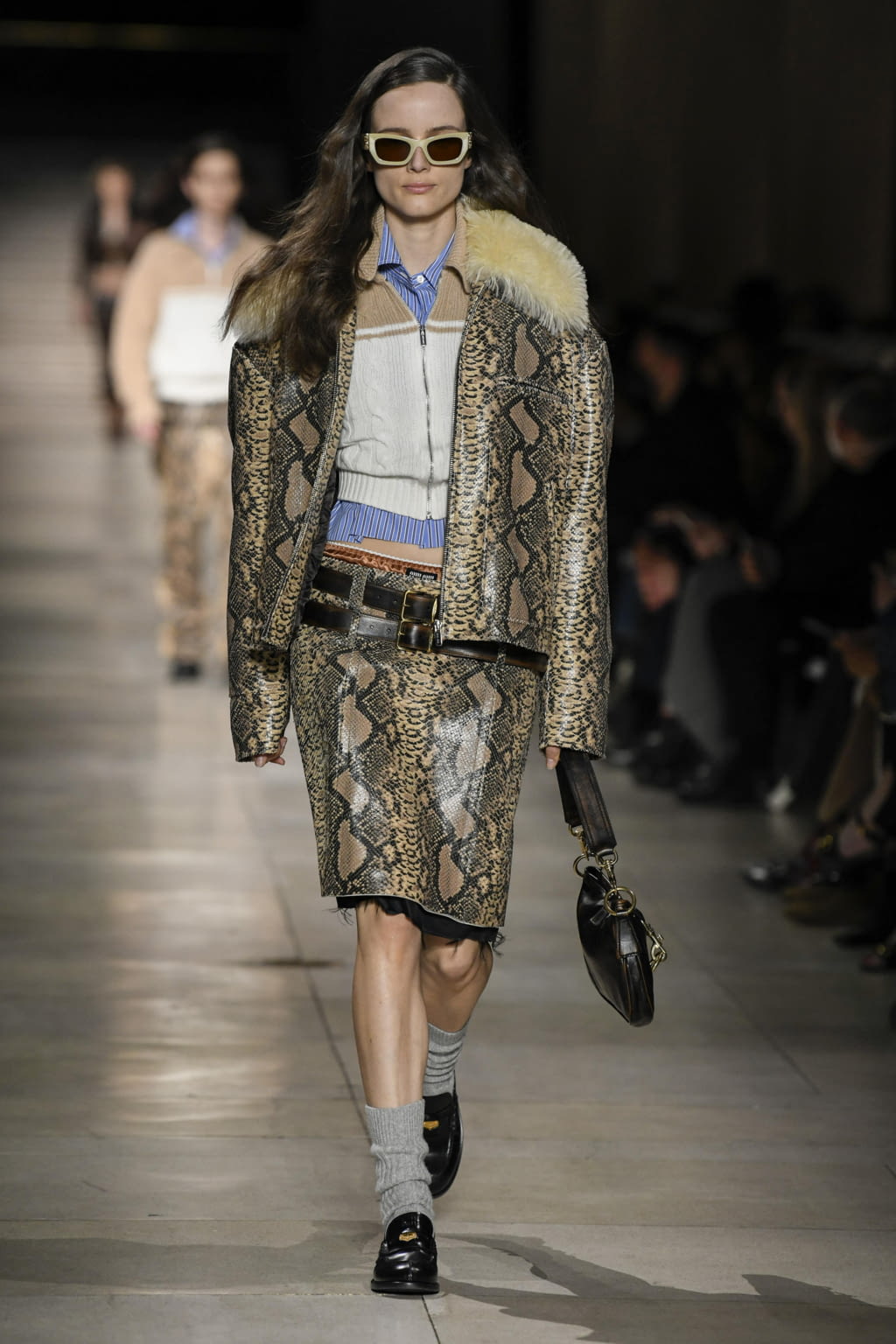 Fashion Week Paris Fall/Winter 2022 look 33 from the Miu Miu collection 女装