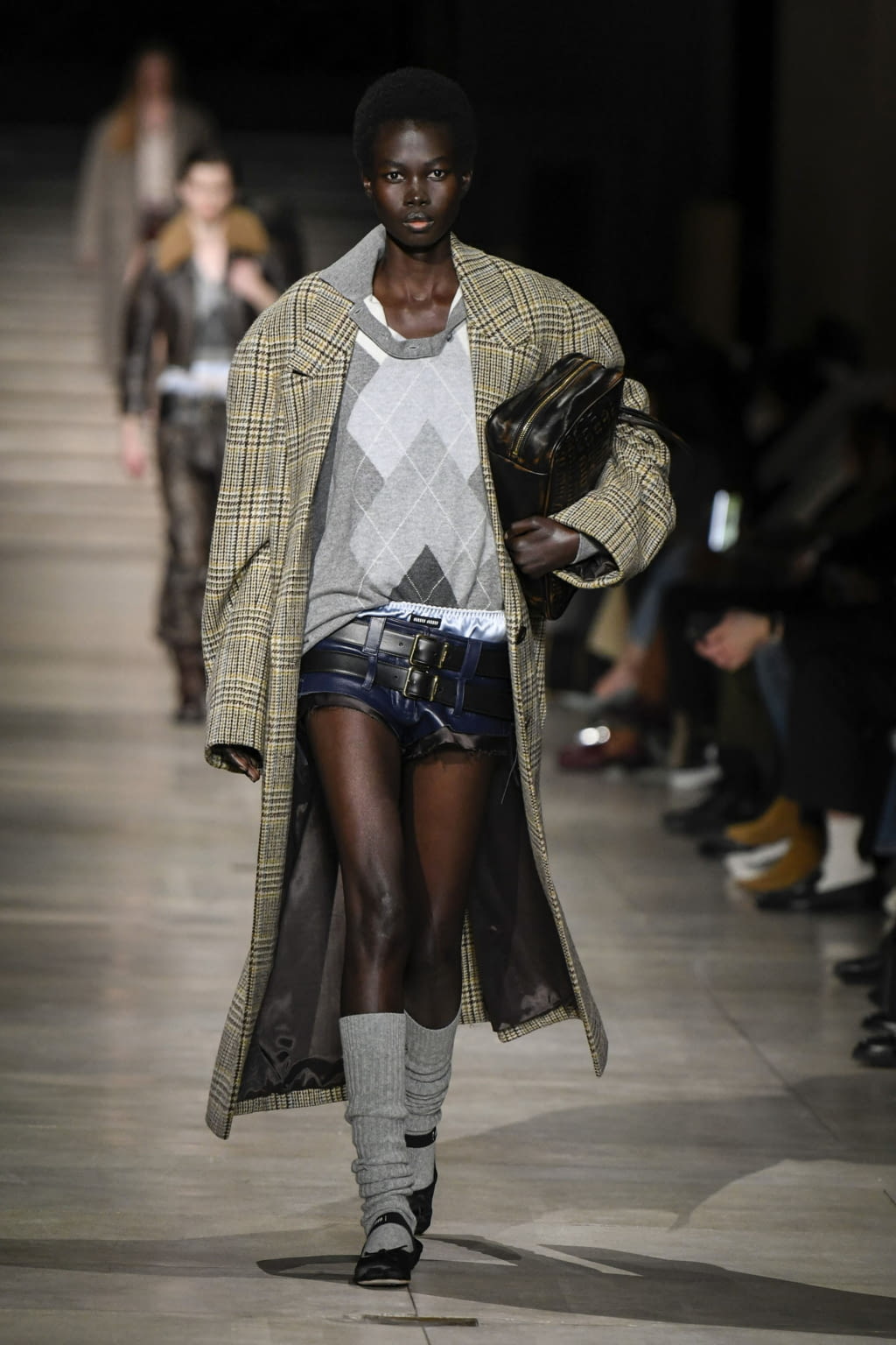Fashion Week Paris Fall/Winter 2022 look 36 from the Miu Miu collection 女装