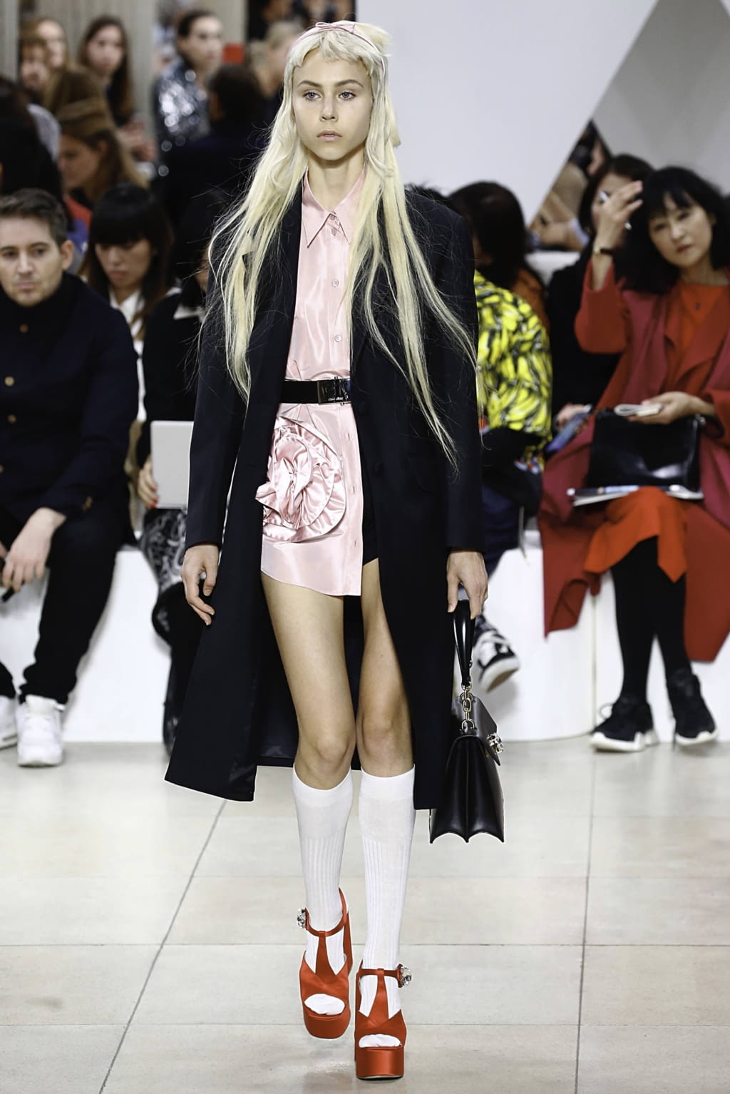 Fashion Week Paris Spring/Summer 2019 look 6 from the Miu Miu collection 女装