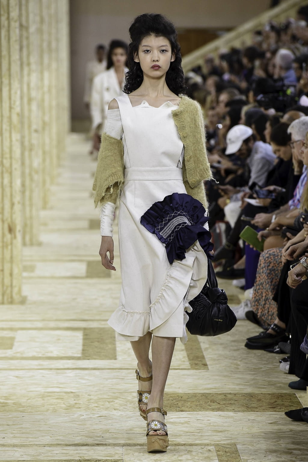 Fashion Week Paris Spring/Summer 2020 look 20 from the Miu Miu collection 女装