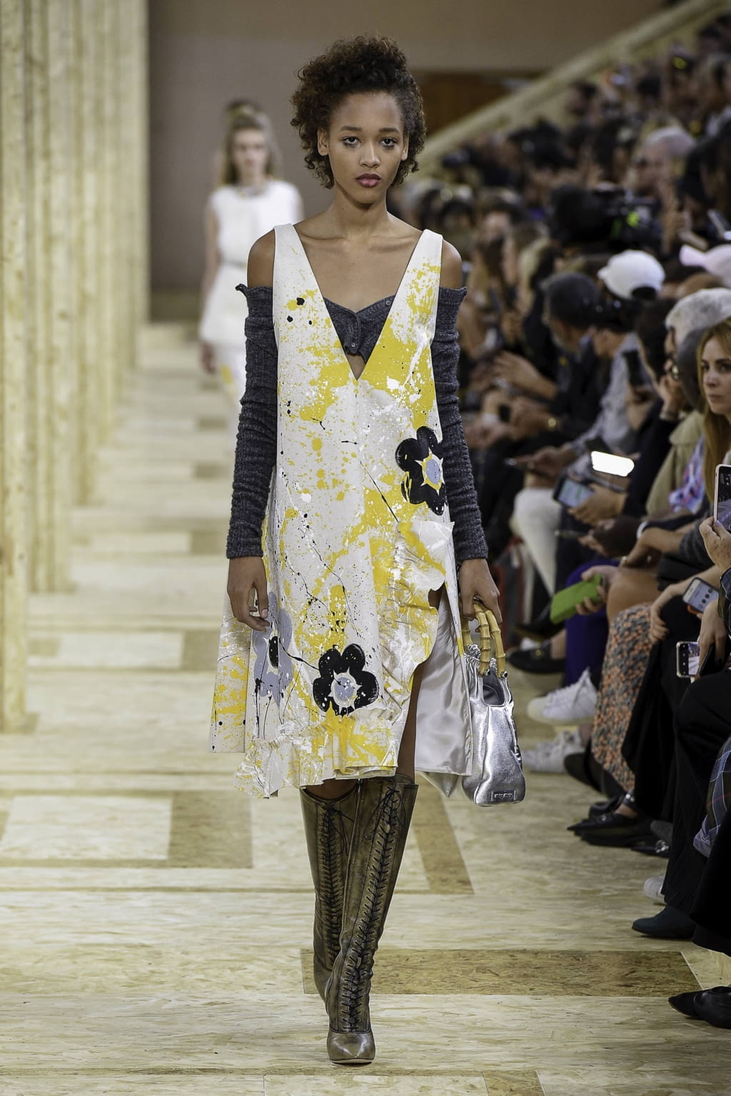 Fashion Week Paris Spring/Summer 2020 look 39 from the Miu Miu collection 女装