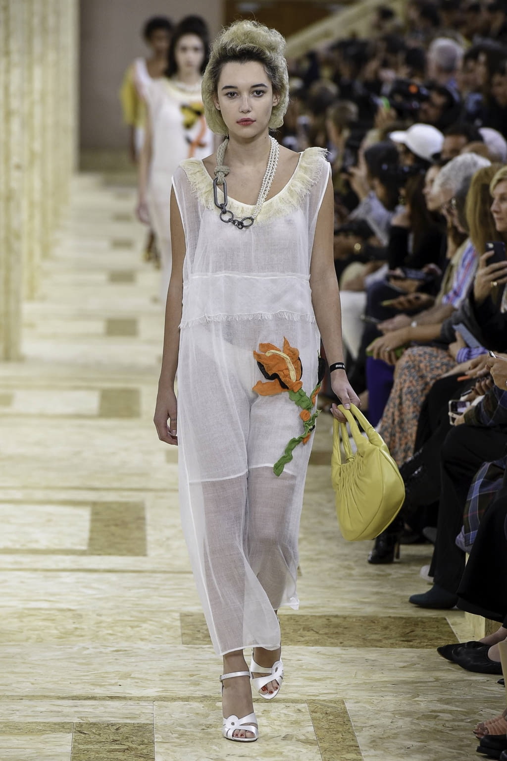 Fashion Week Paris Spring/Summer 2020 look 46 from the Miu Miu collection 女装