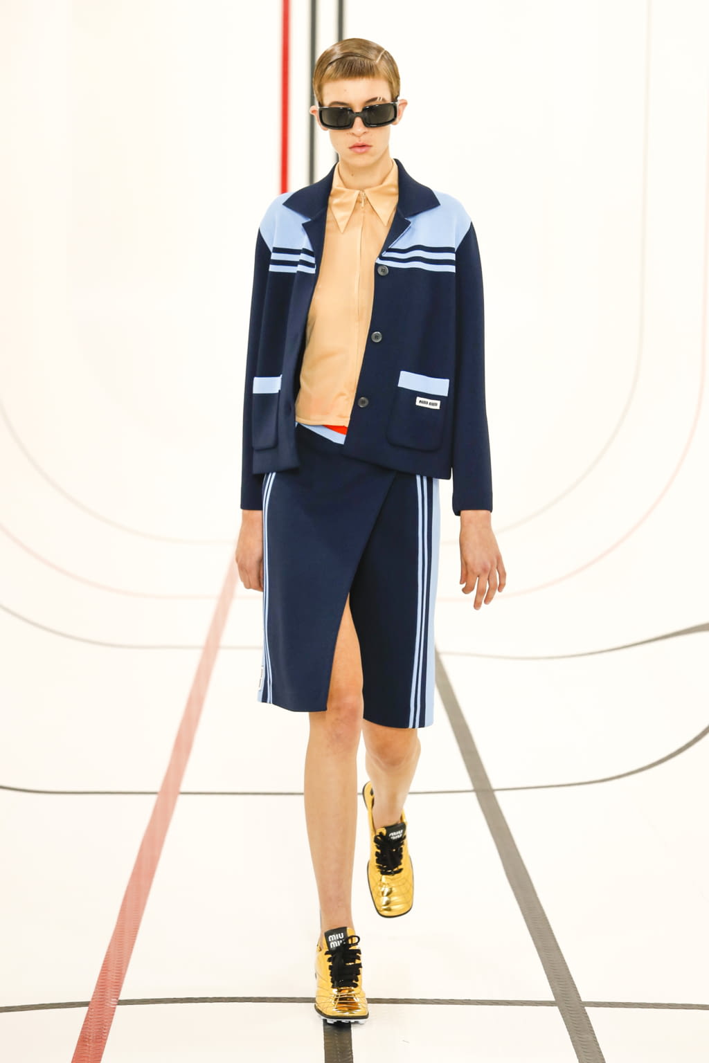 Fashion Week Paris Spring/Summer 2021 look 34 from the Miu Miu collection 女装