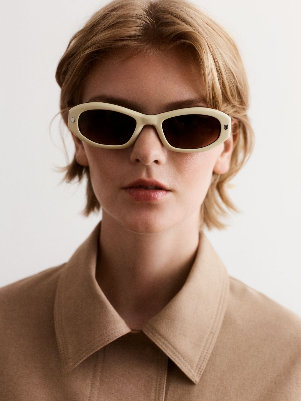 Fashion Week Paris Spring/Summer 2026 look 6 from the Maison Kitsuné collection womenswear