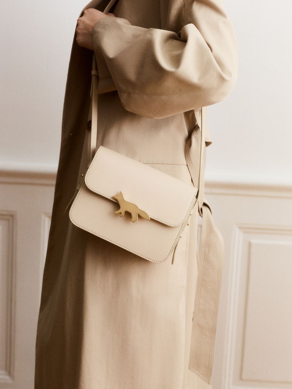 Fashion Week Paris Spring/Summer 2026 look 18 from the Maison Kitsuné collection womenswear